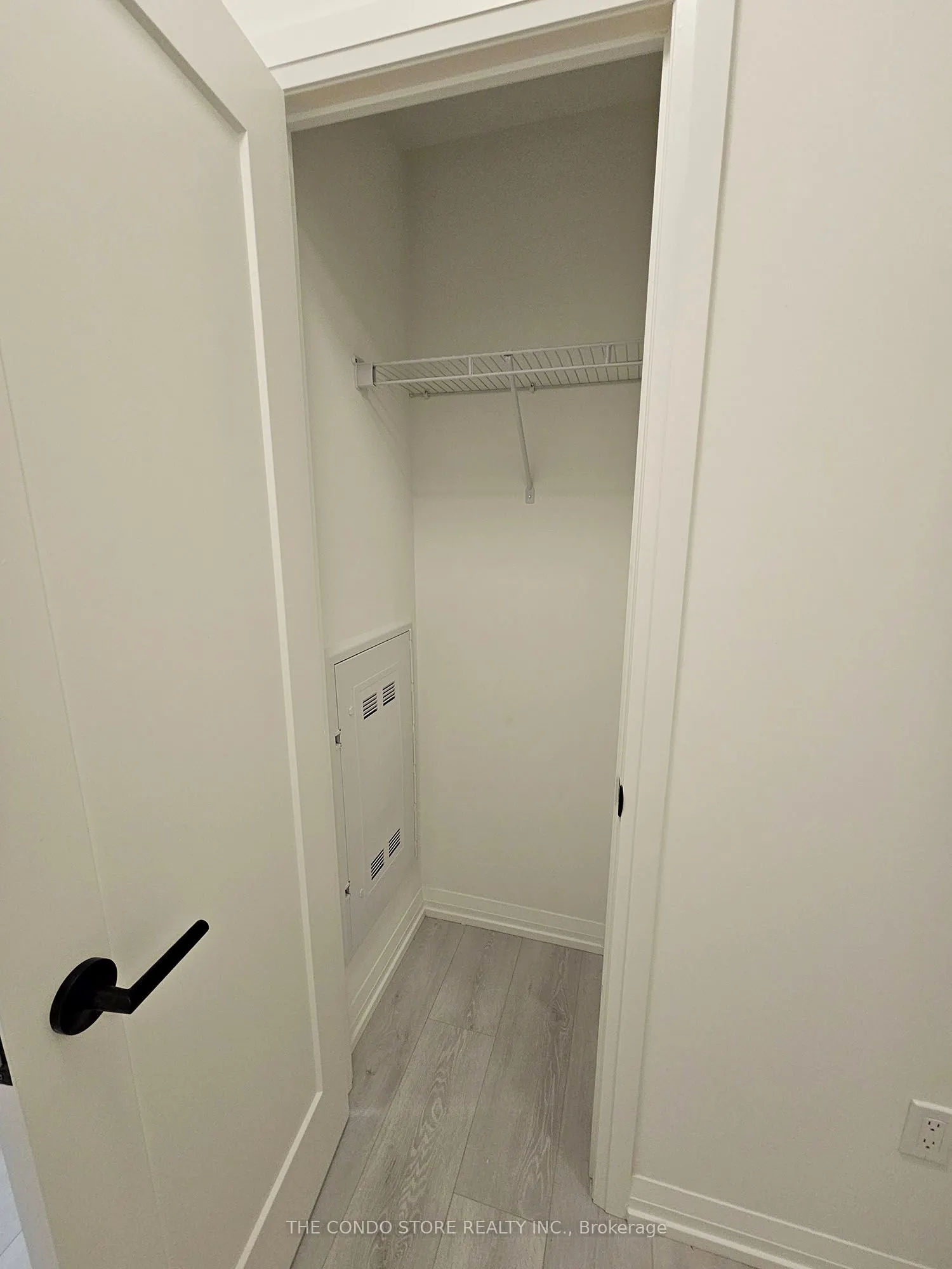 280 Dundas Street W, #804