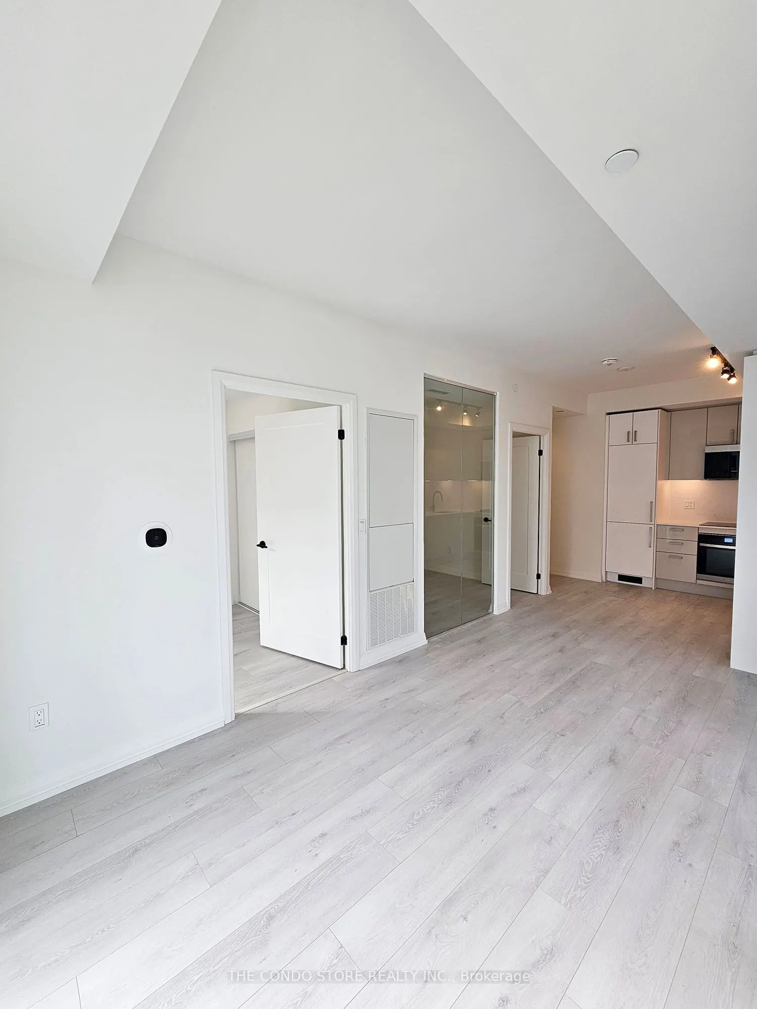 280 Dundas Street W, #804