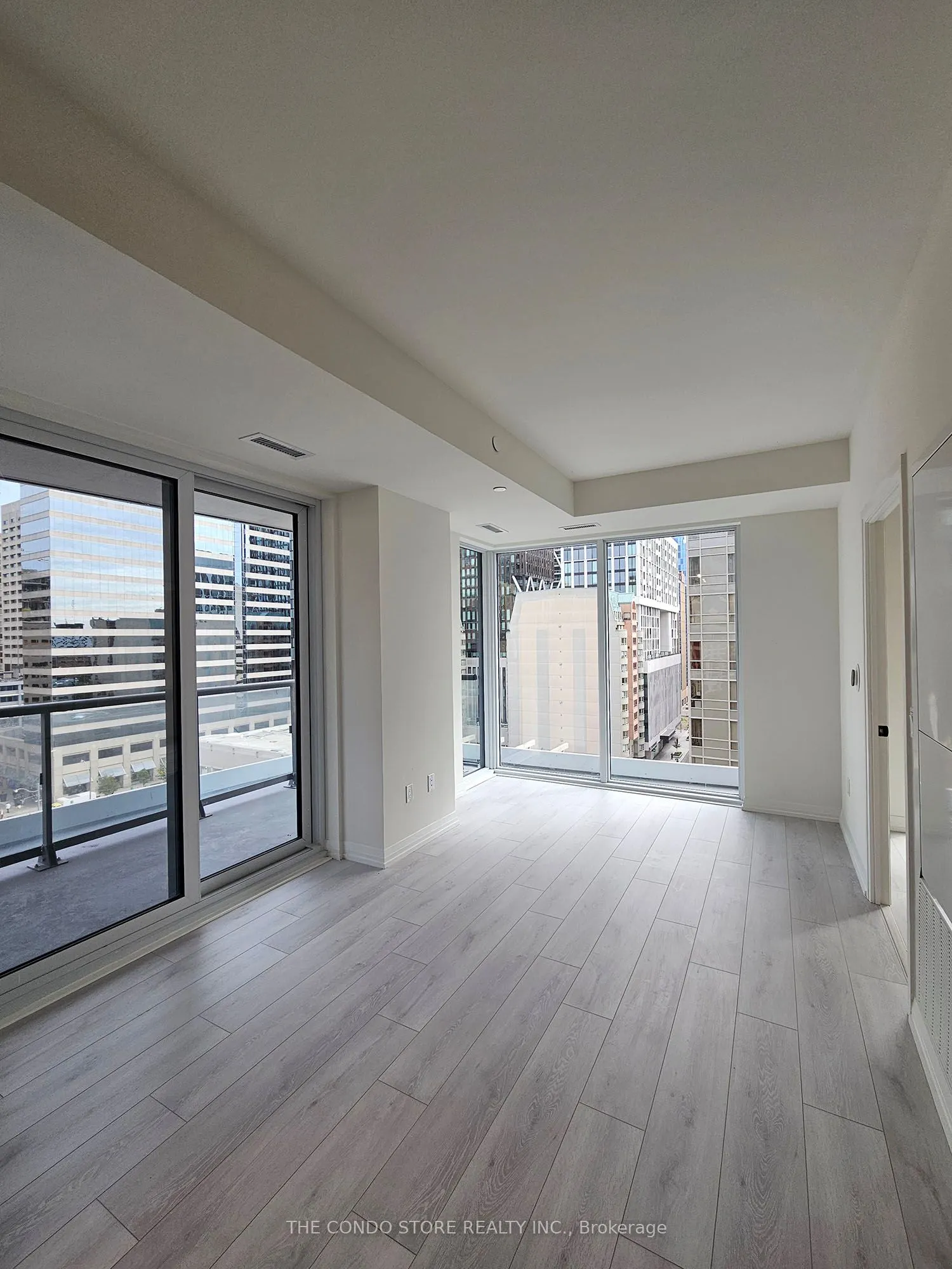 280 Dundas Street W, #804