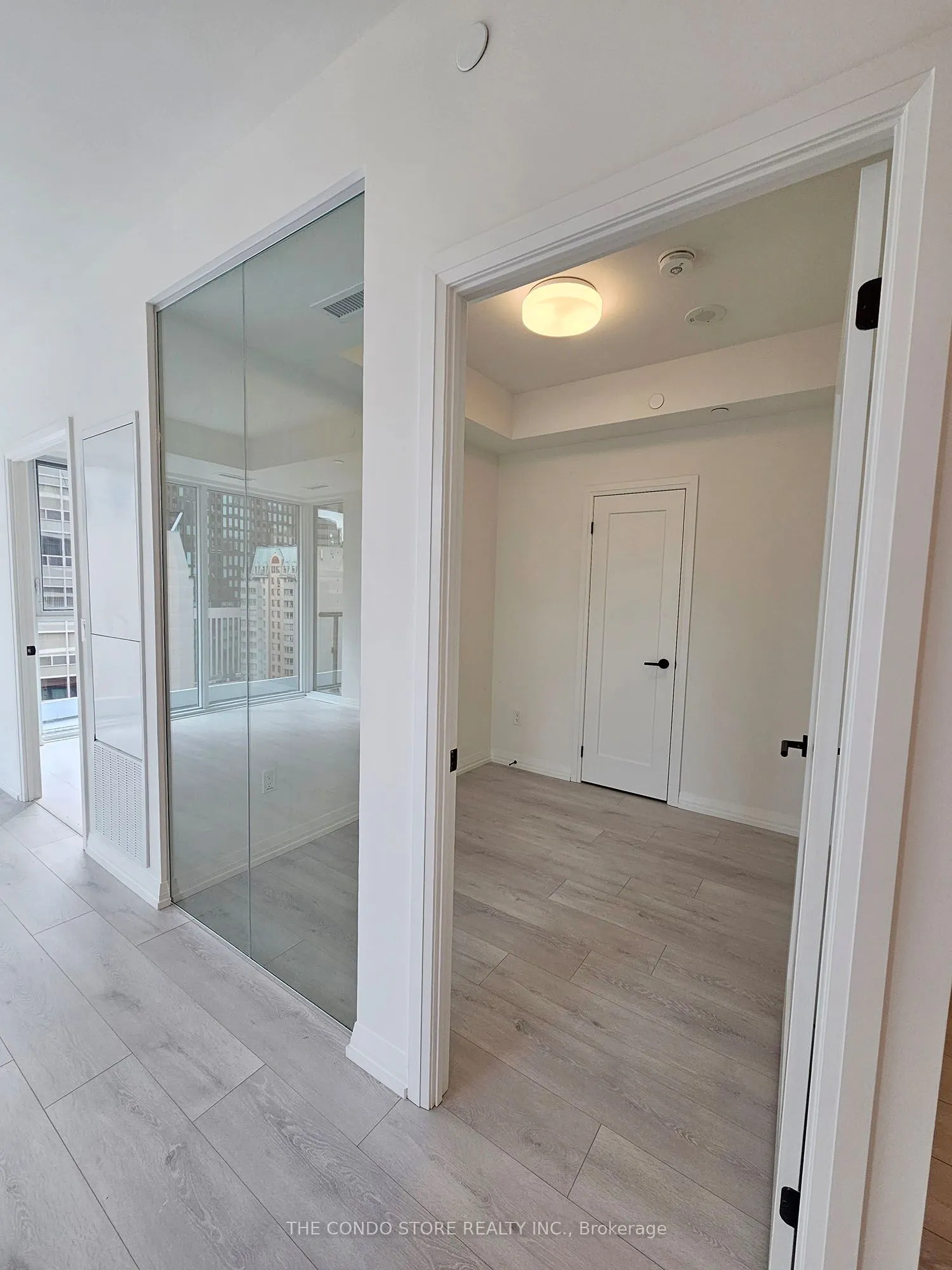 280 Dundas Street W, #804