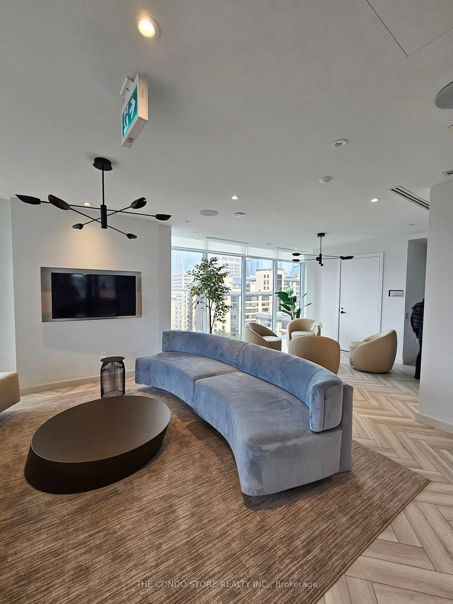 280 Dundas Street W, #804