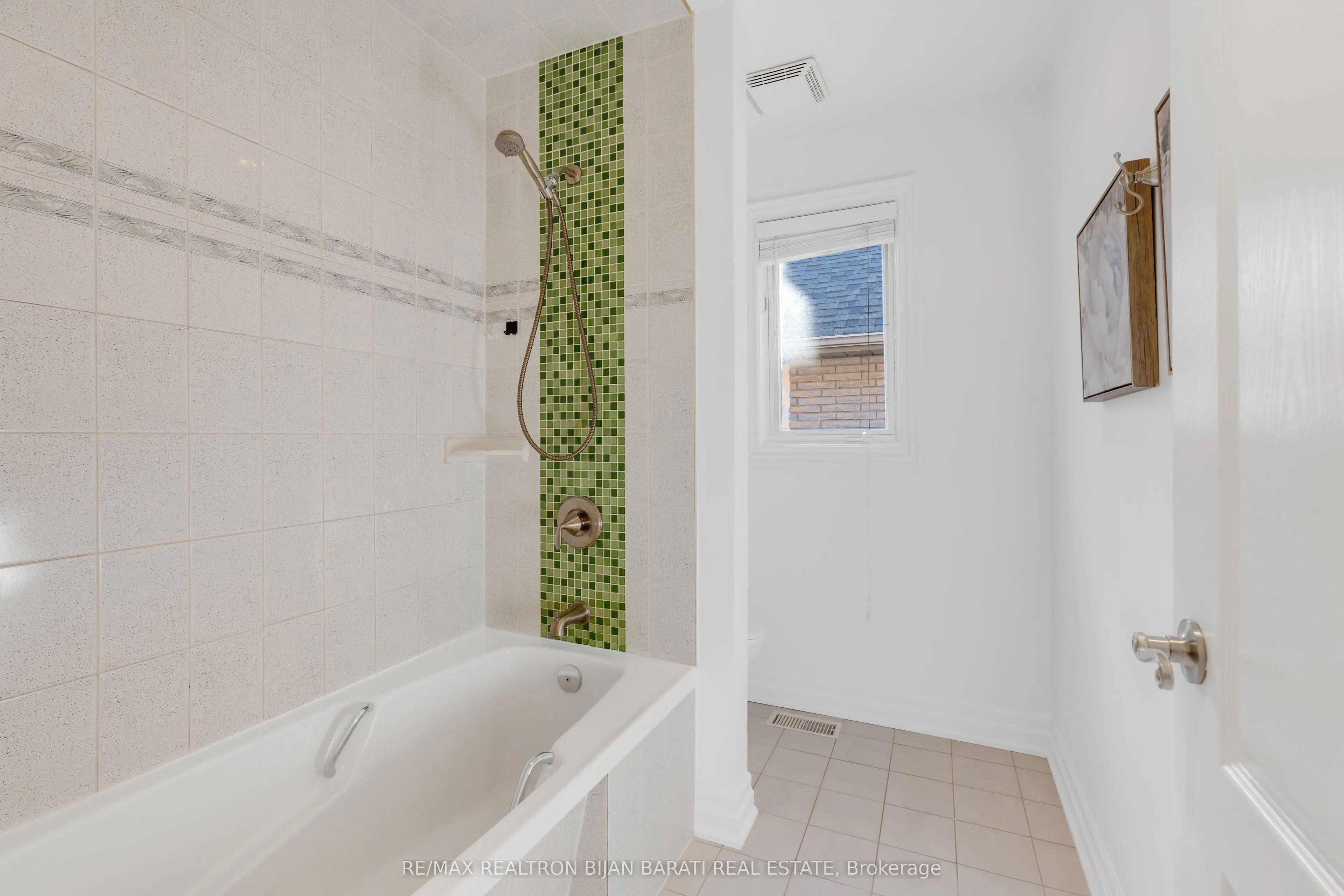 384 Hillcrest Avenue