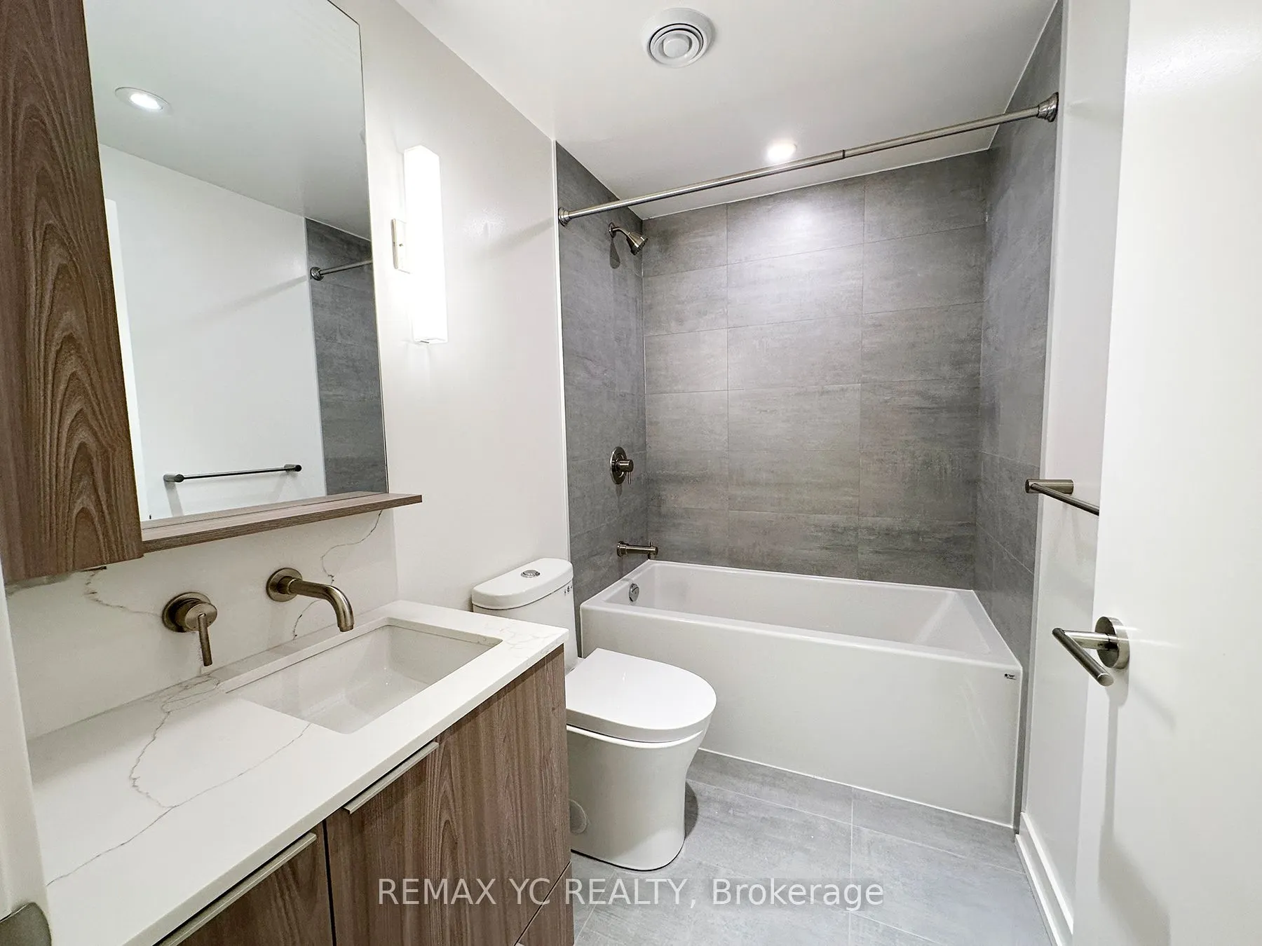 120 Broadway Avenue, #302