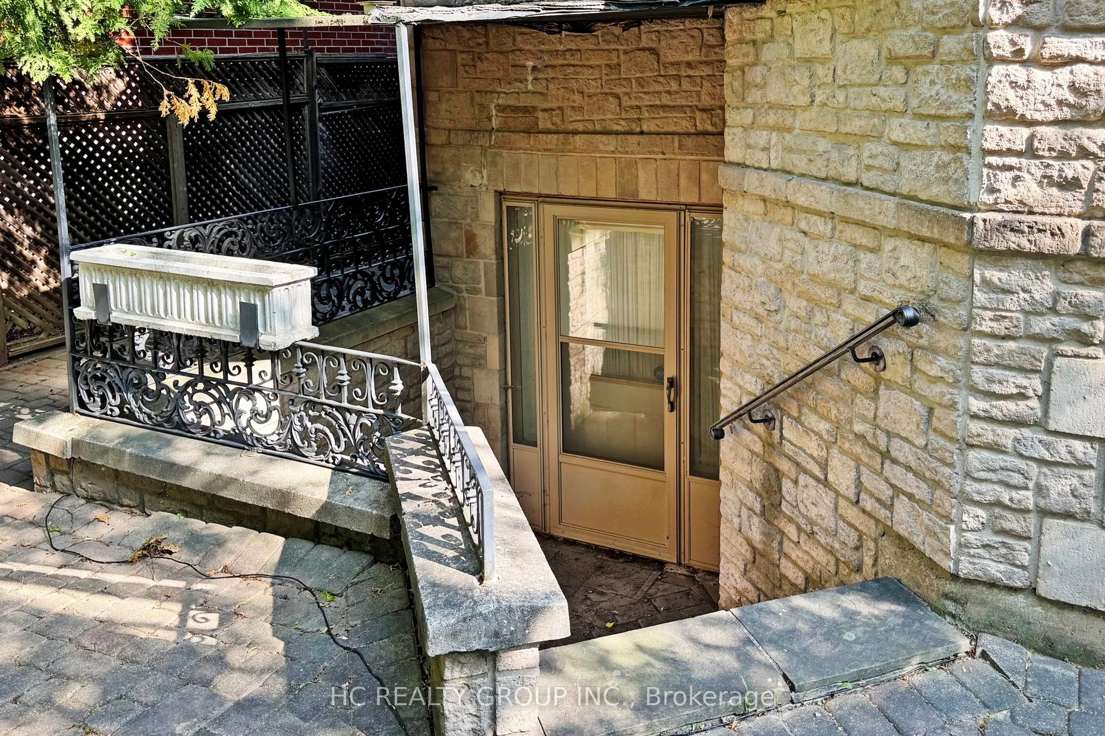 348 Greenfield Avenue
