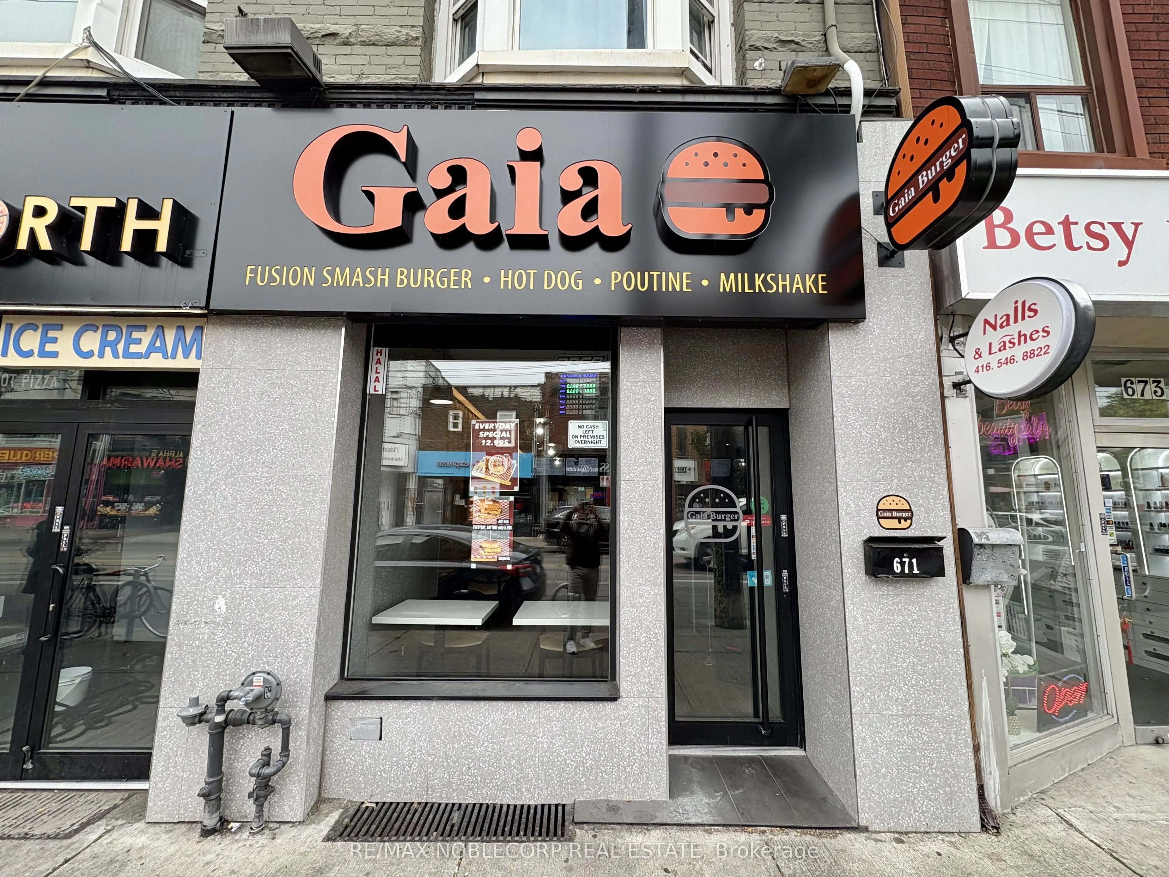 671 Queen Street W