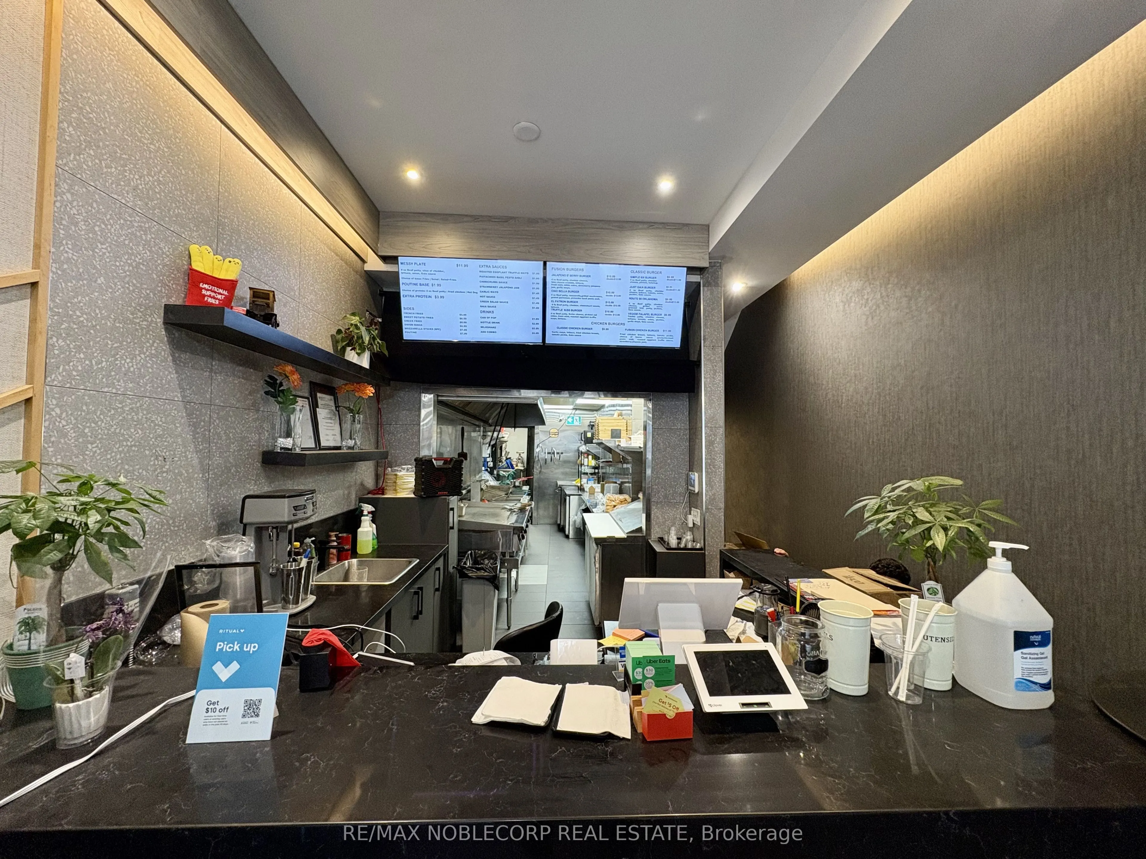 671 Queen Street W
