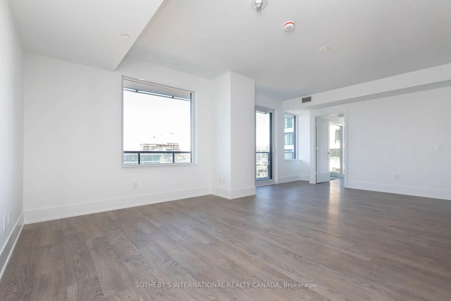 480 Front Street W, #1004
