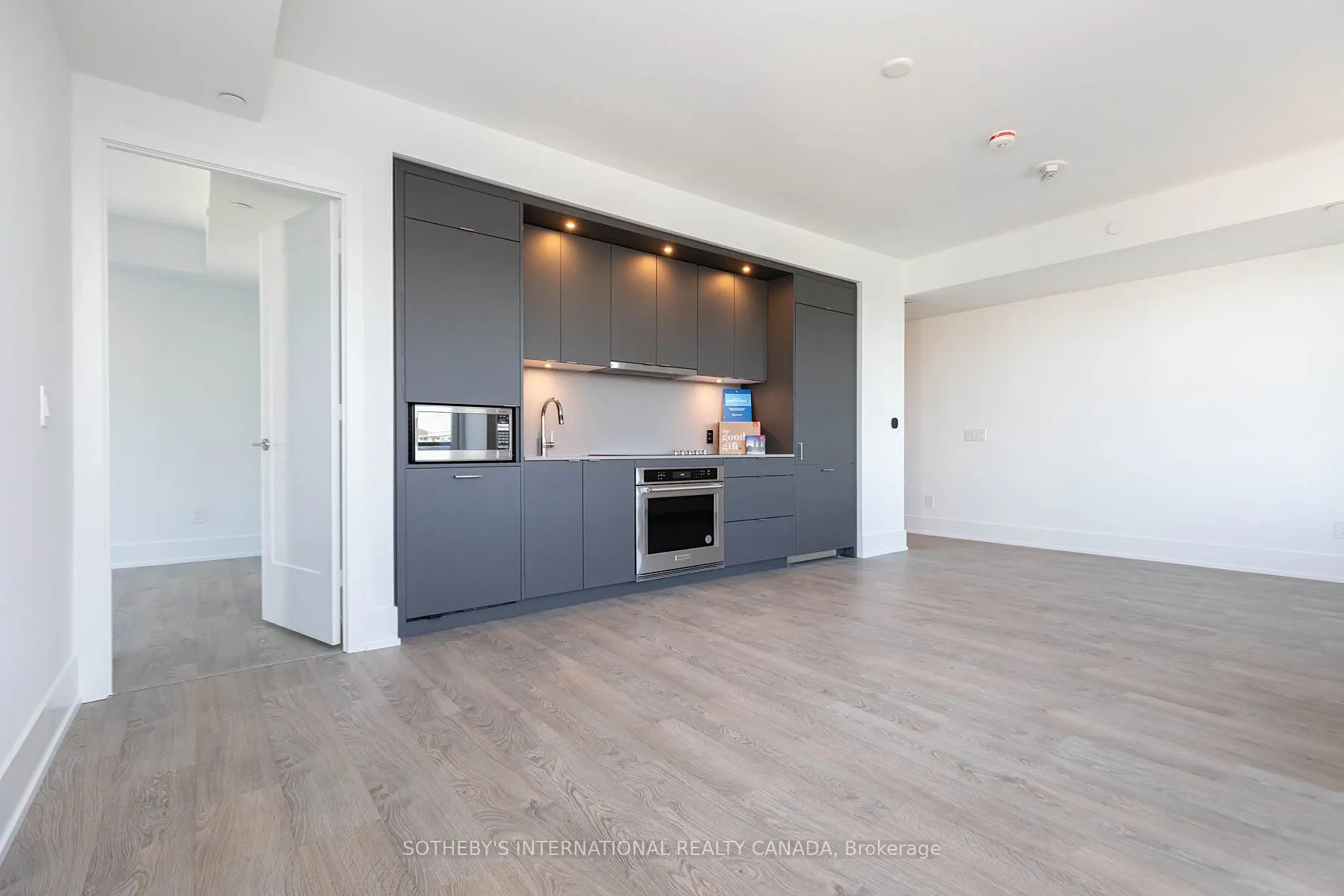 480 Front Street W, #1004