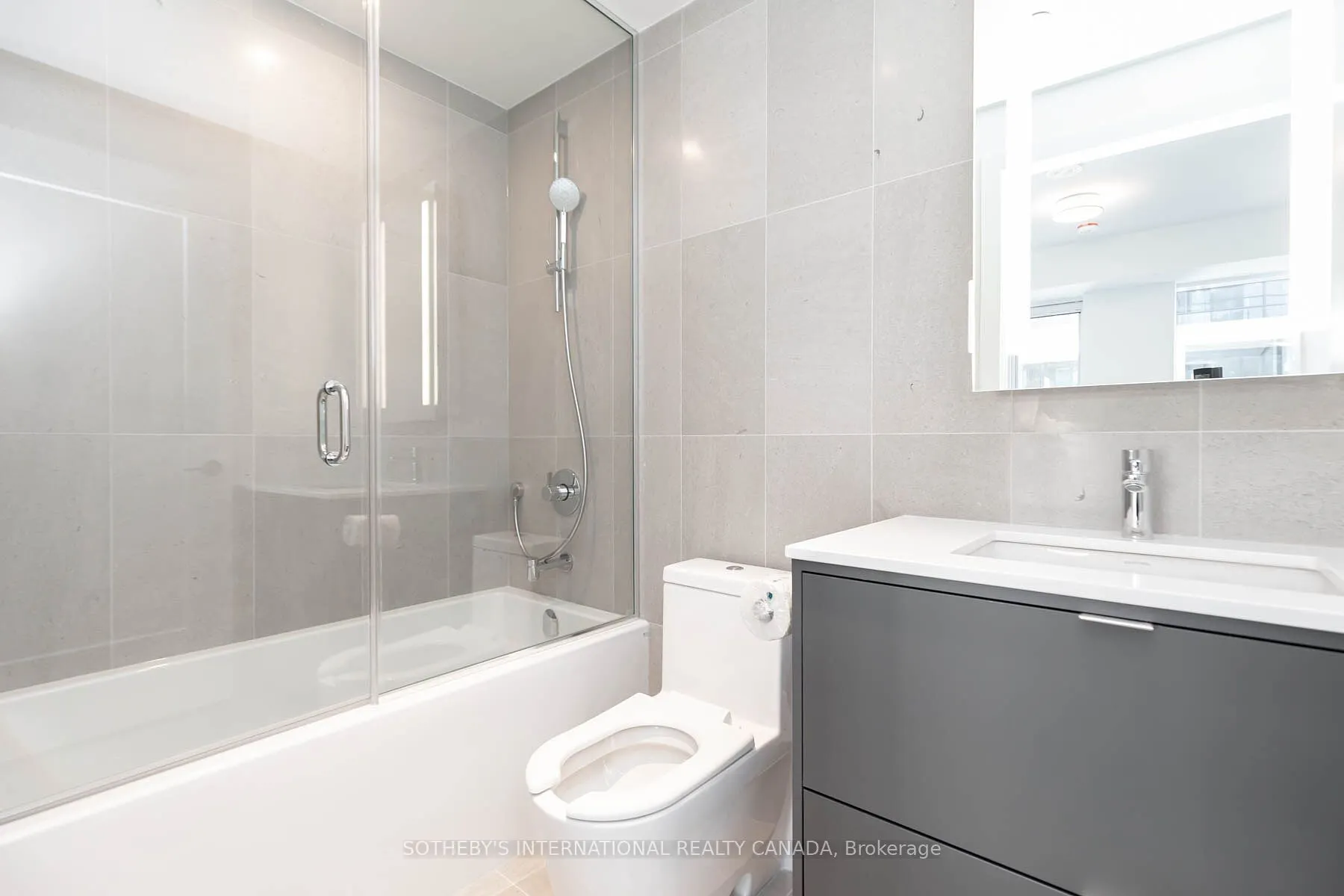 480 Front Street W, #1004
