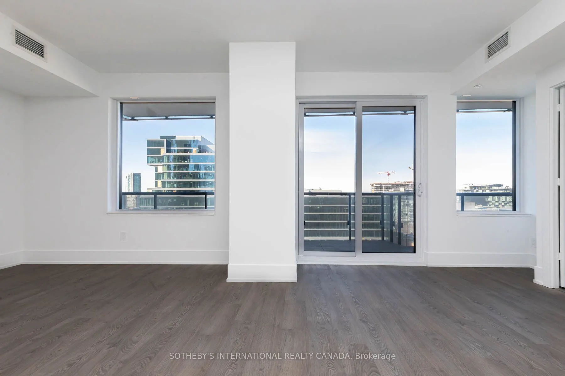 480 Front Street W, #1004