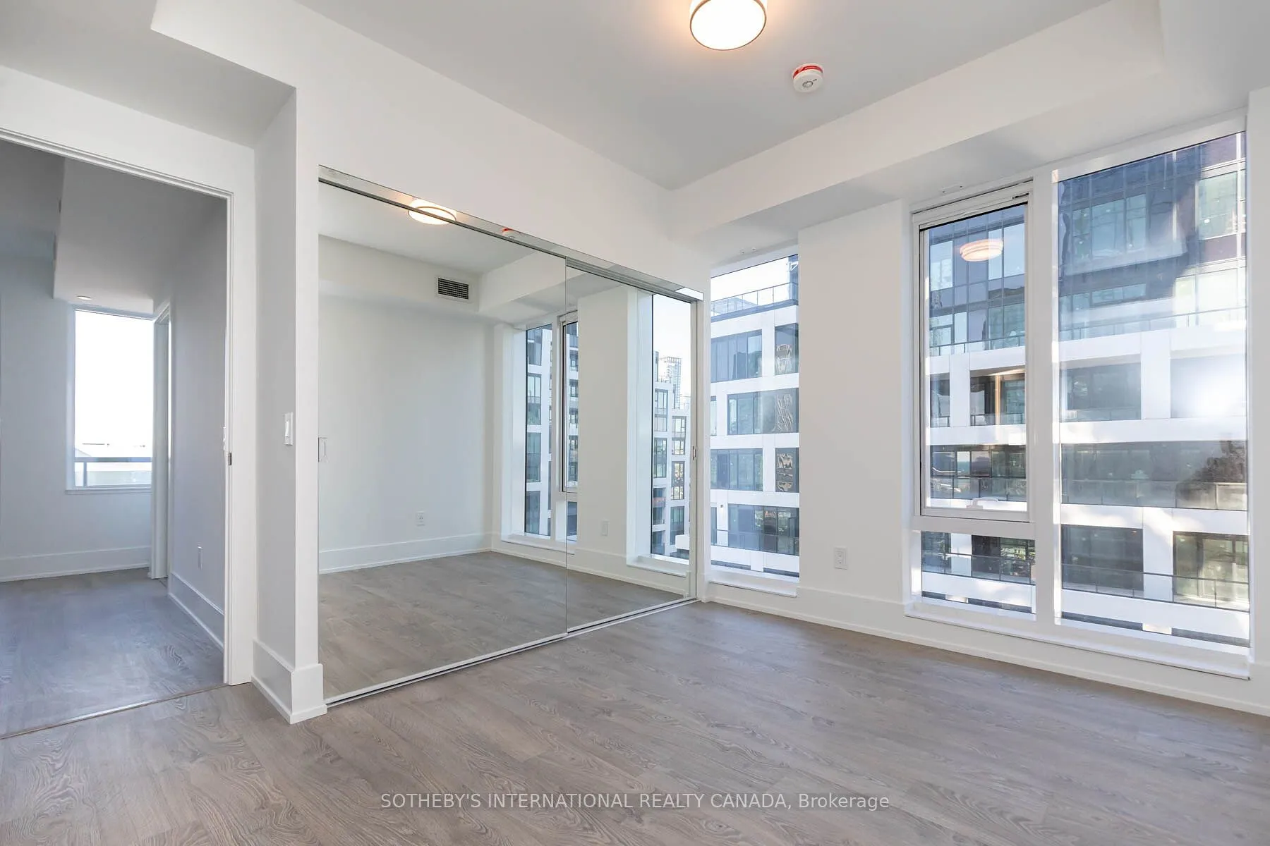 480 Front Street W, #1004