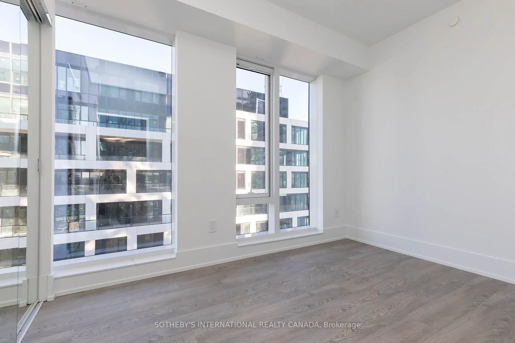 480 Front Street W, #1004