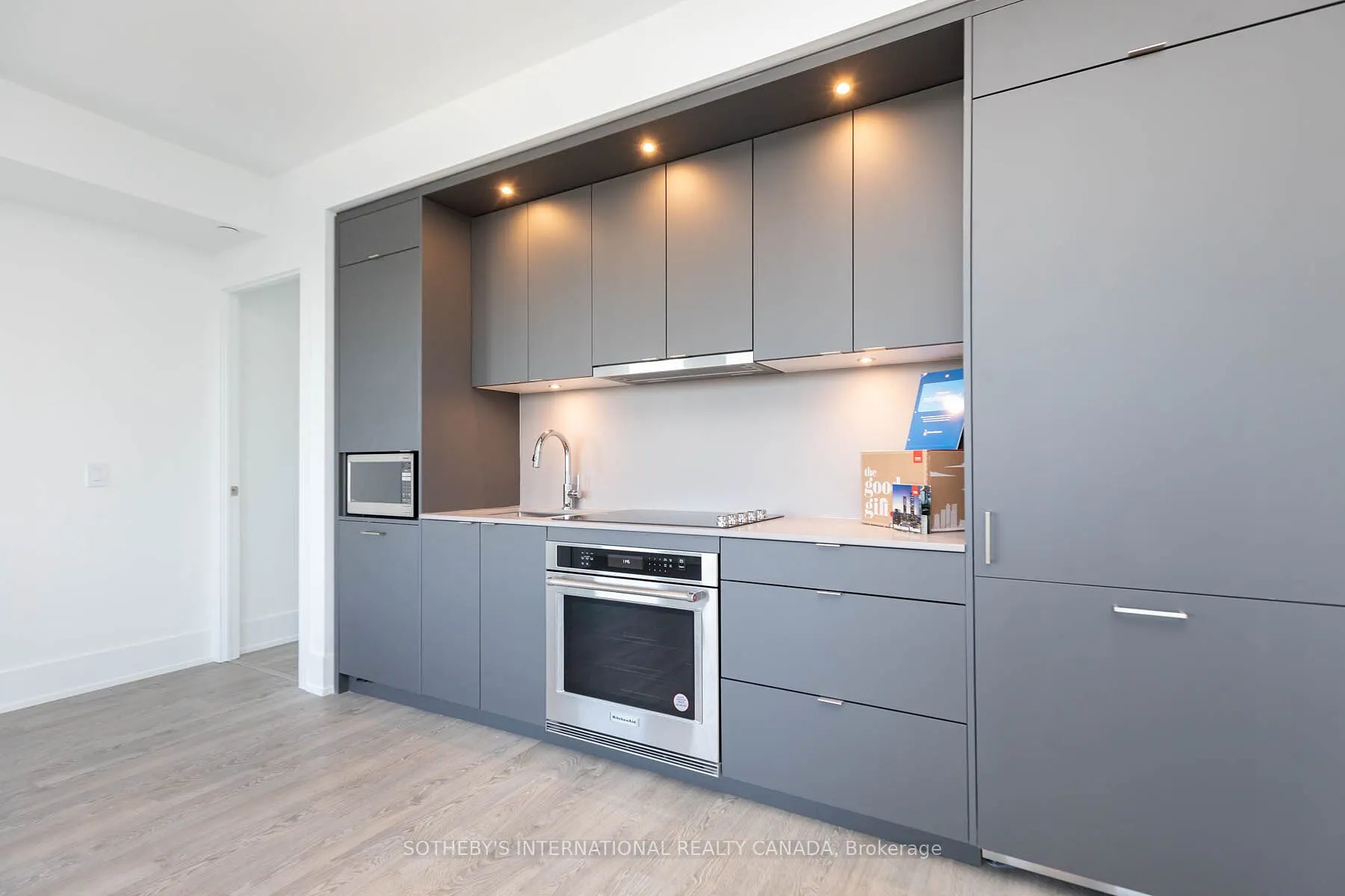 480 Front Street W, #1004