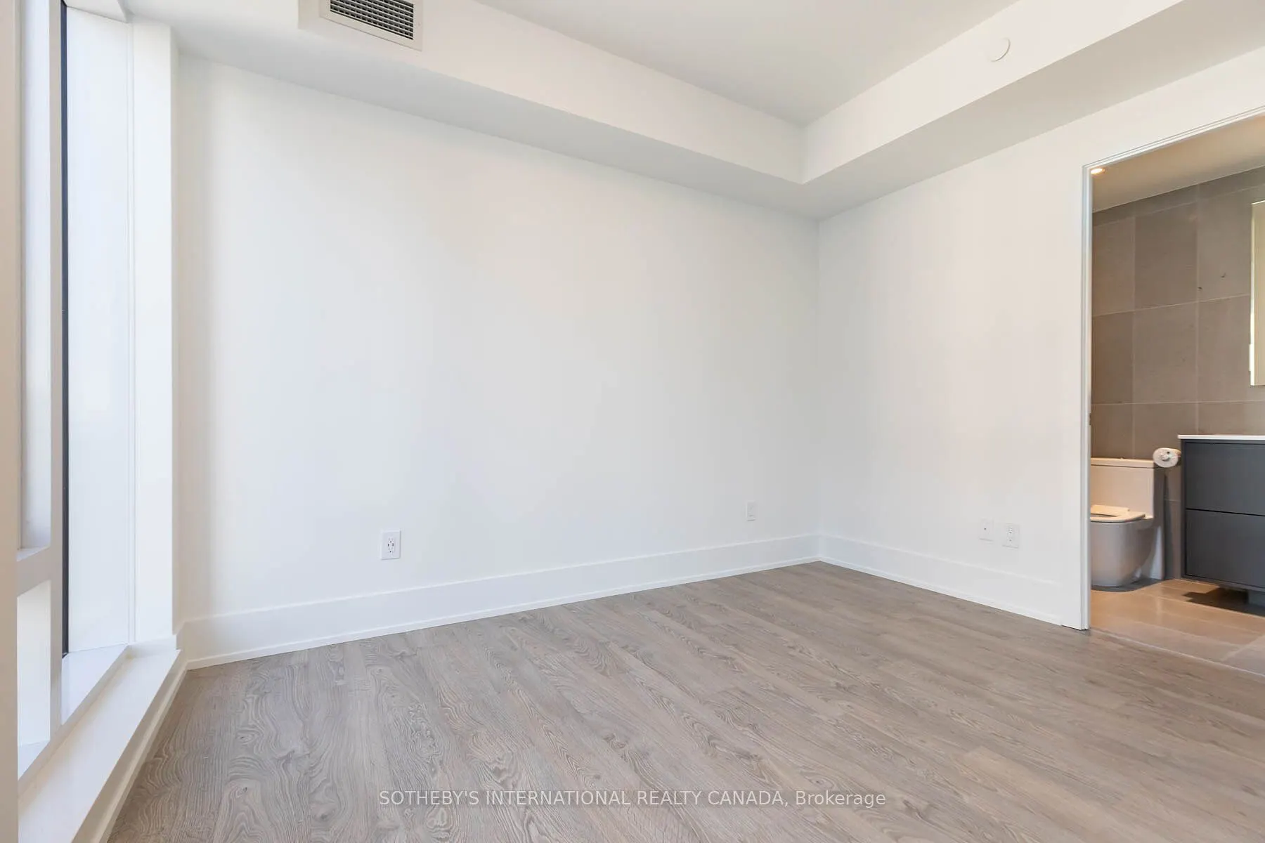 480 Front Street W, #1004