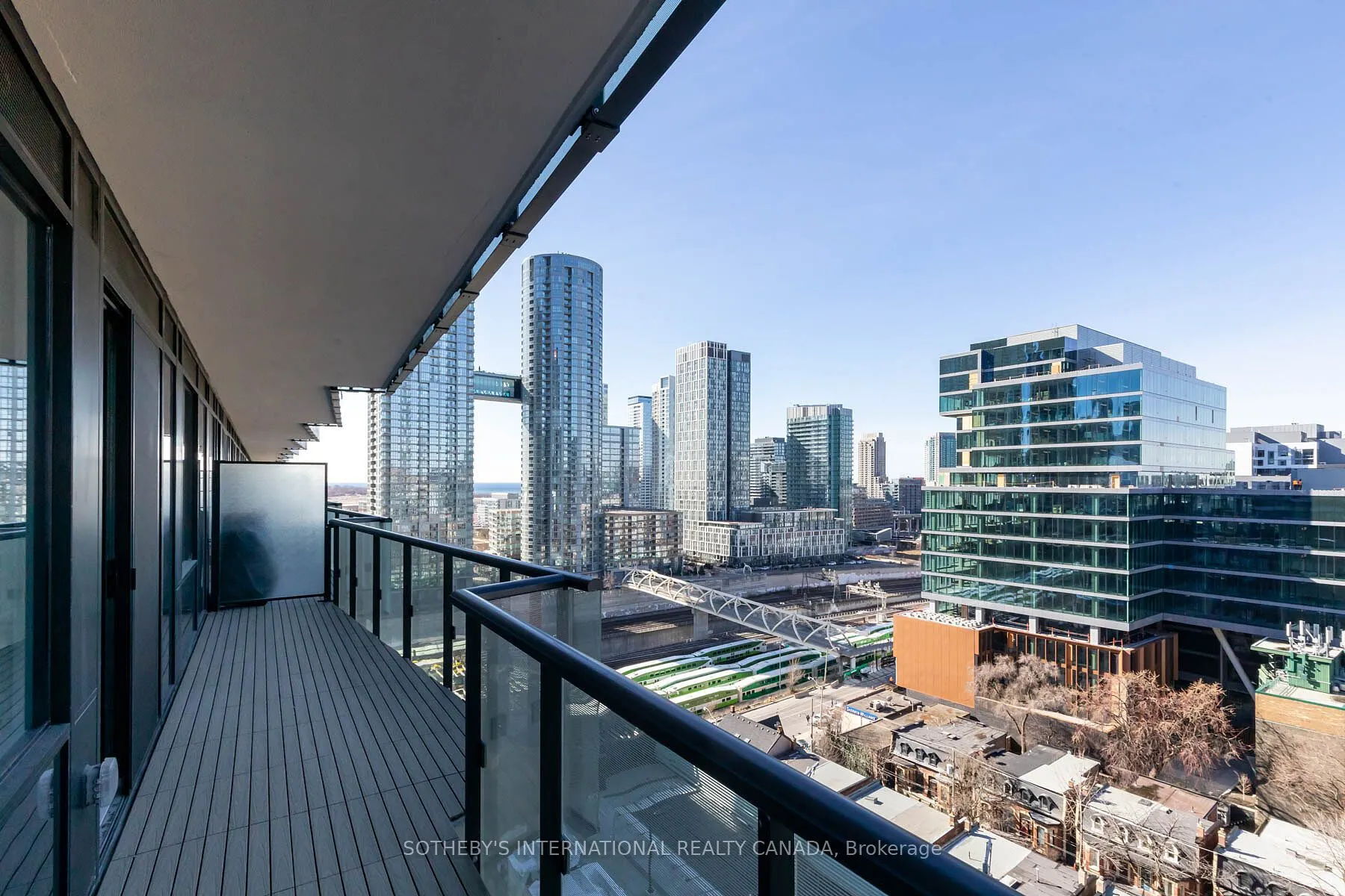 480 Front Street W, #1004