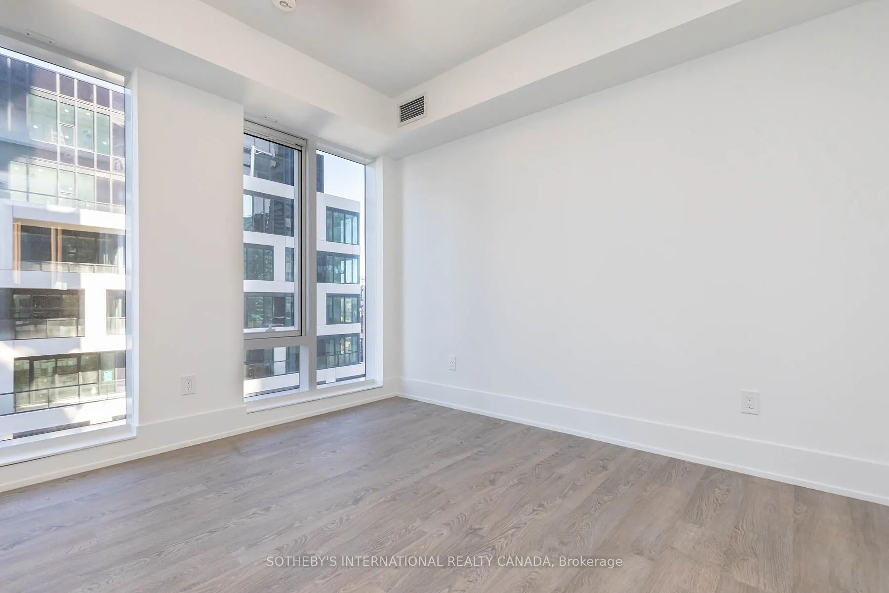 480 Front Street W, #1004