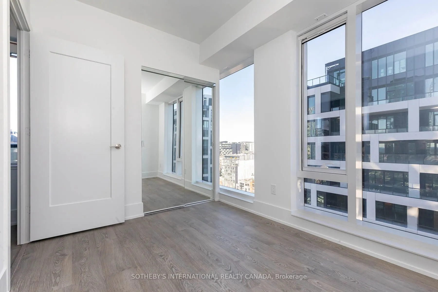 480 Front Street W, #1004