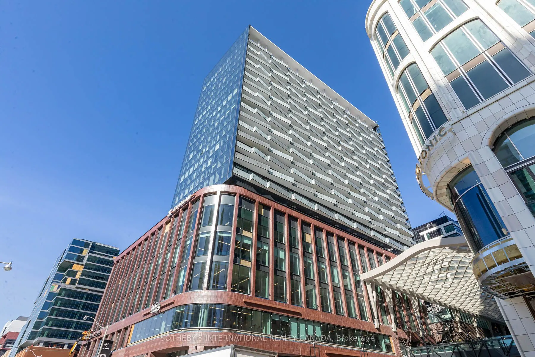 480 Front Street W, #1004