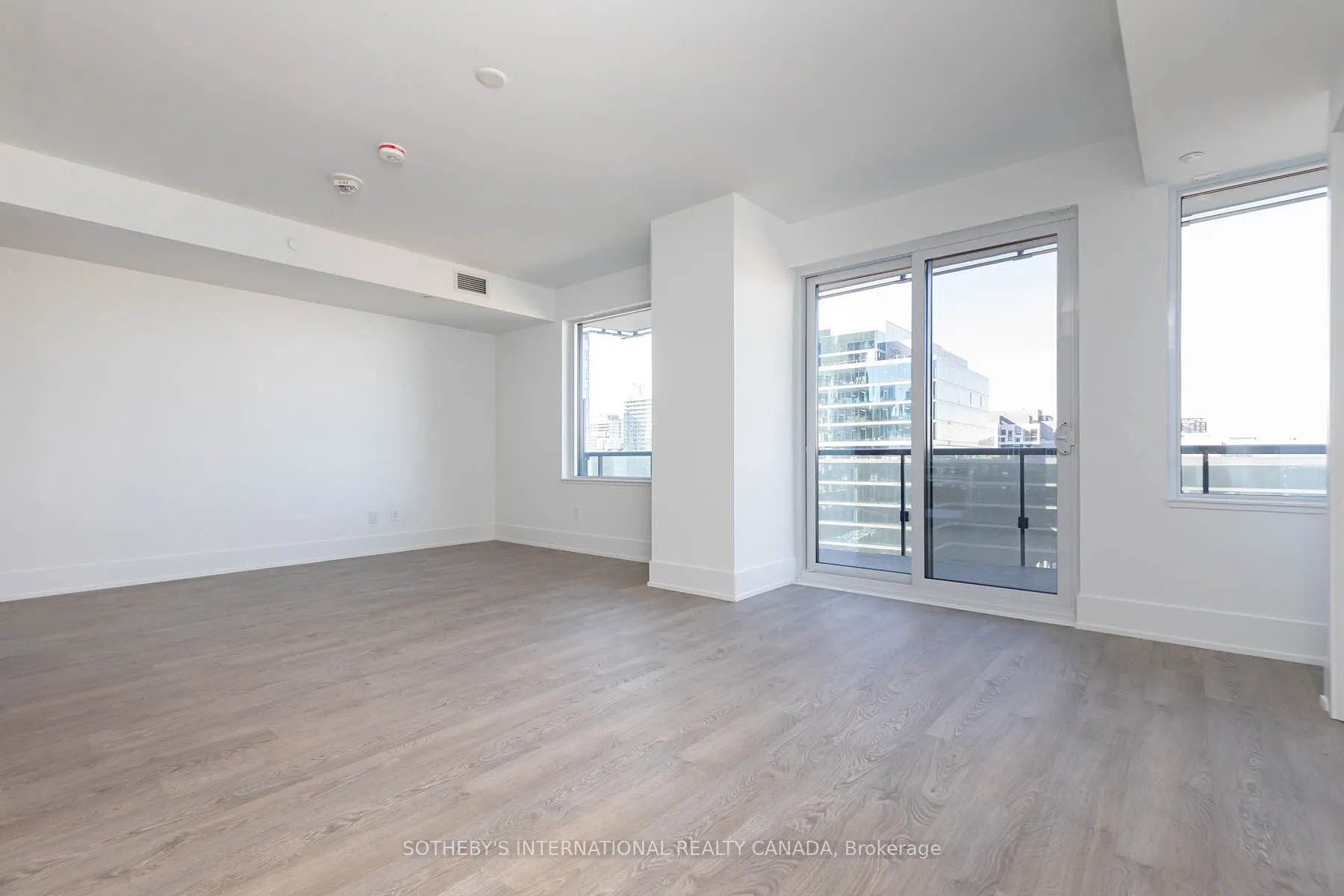480 Front Street W, #1004