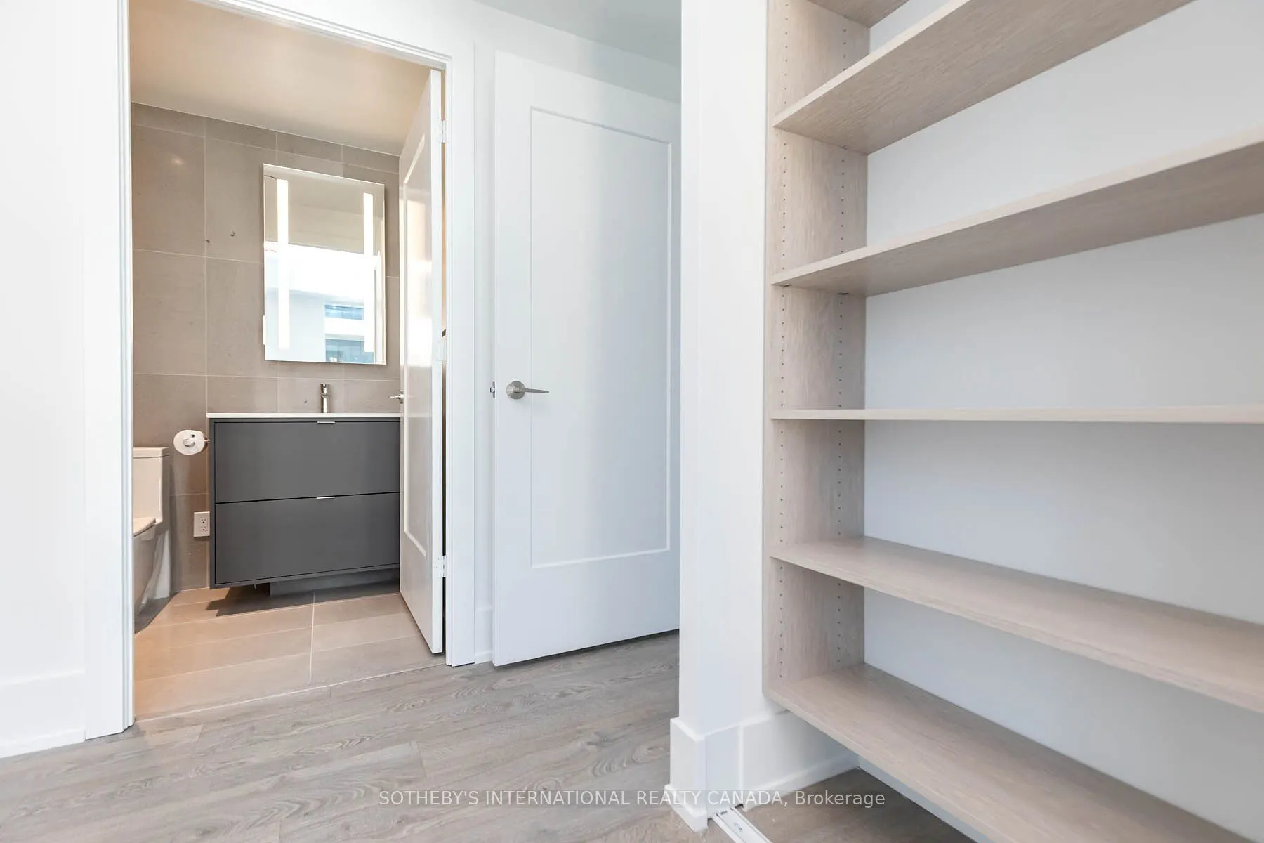 480 Front Street W, #1004