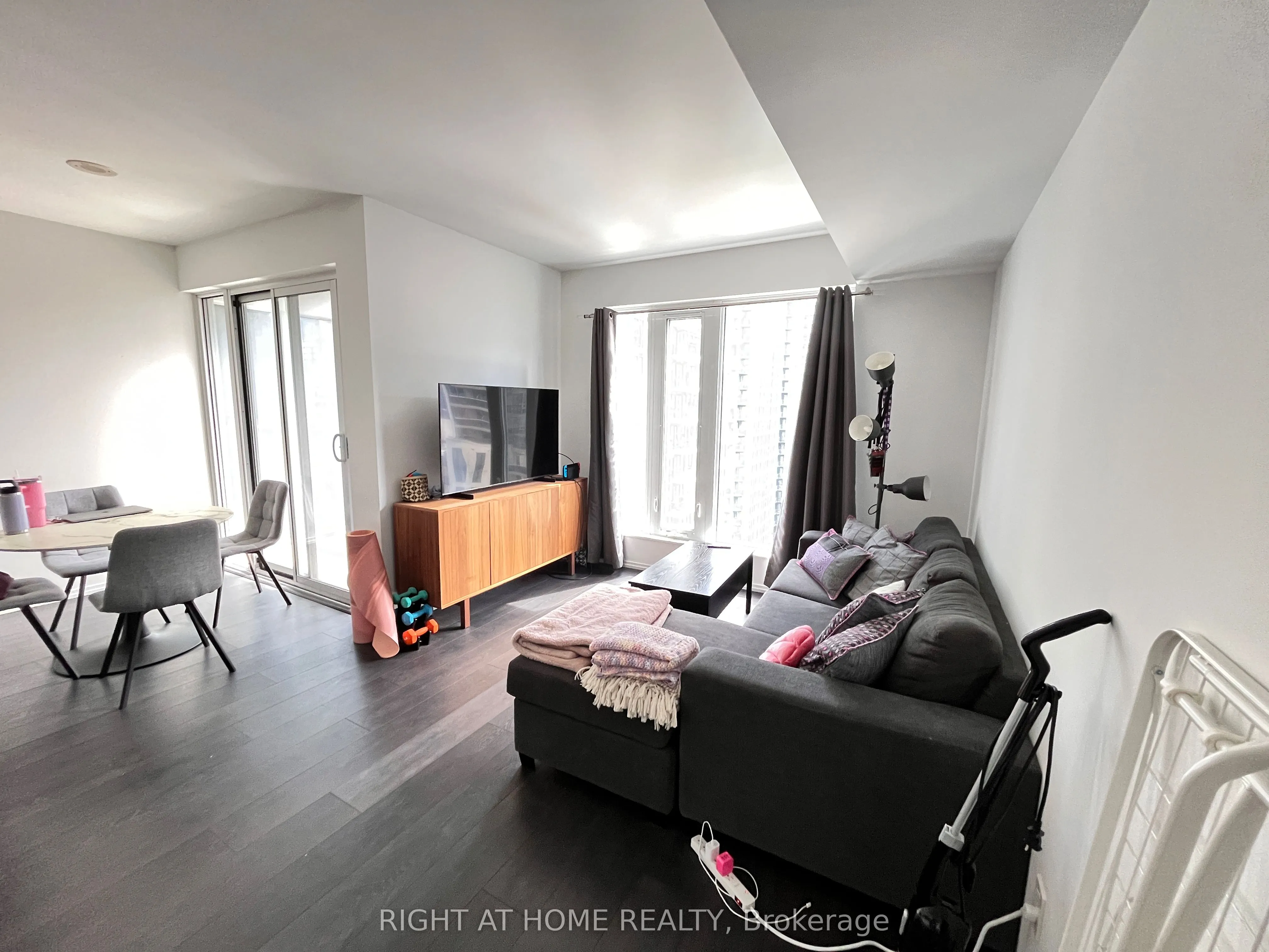 68 Shuter Street, #2303