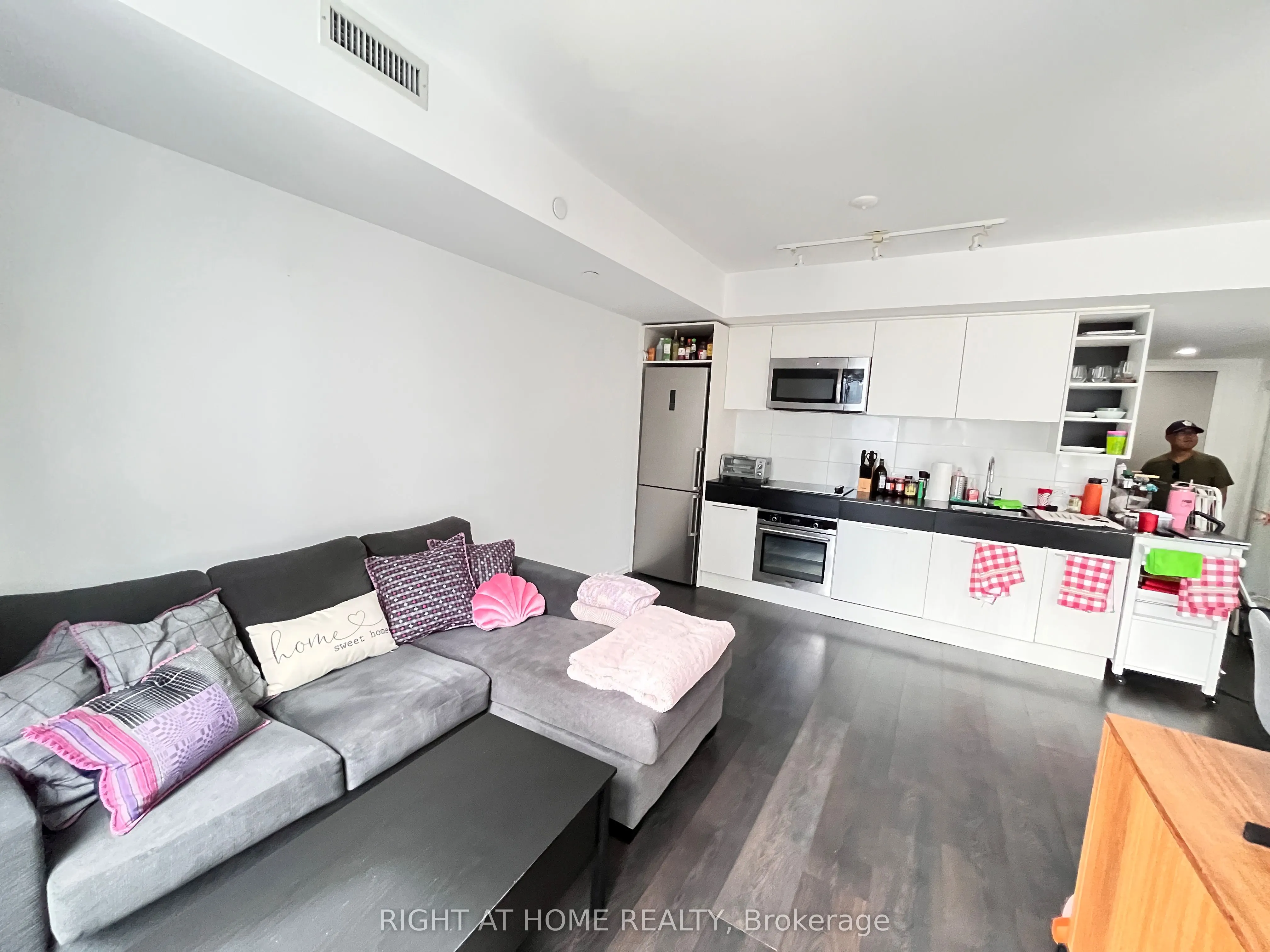 68 Shuter Street, #2303