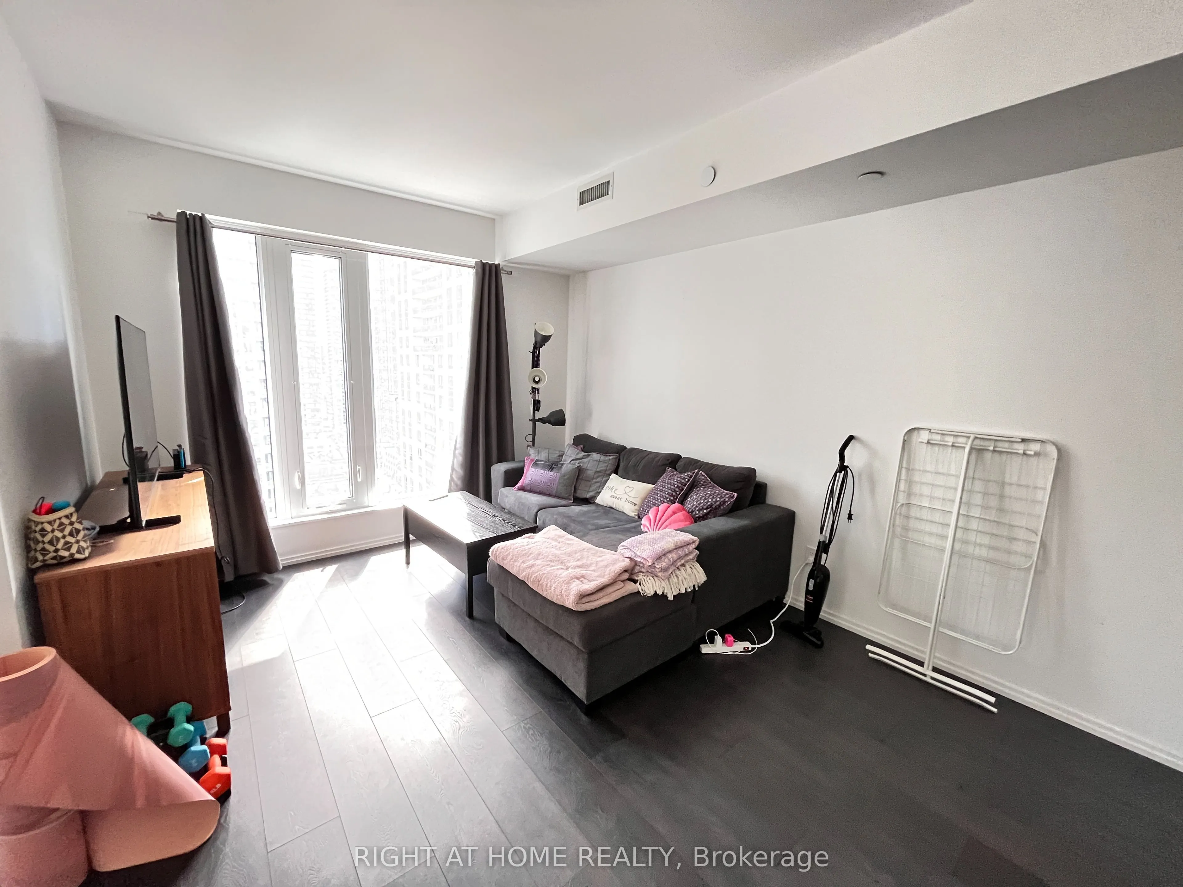 68 Shuter Street, #2303