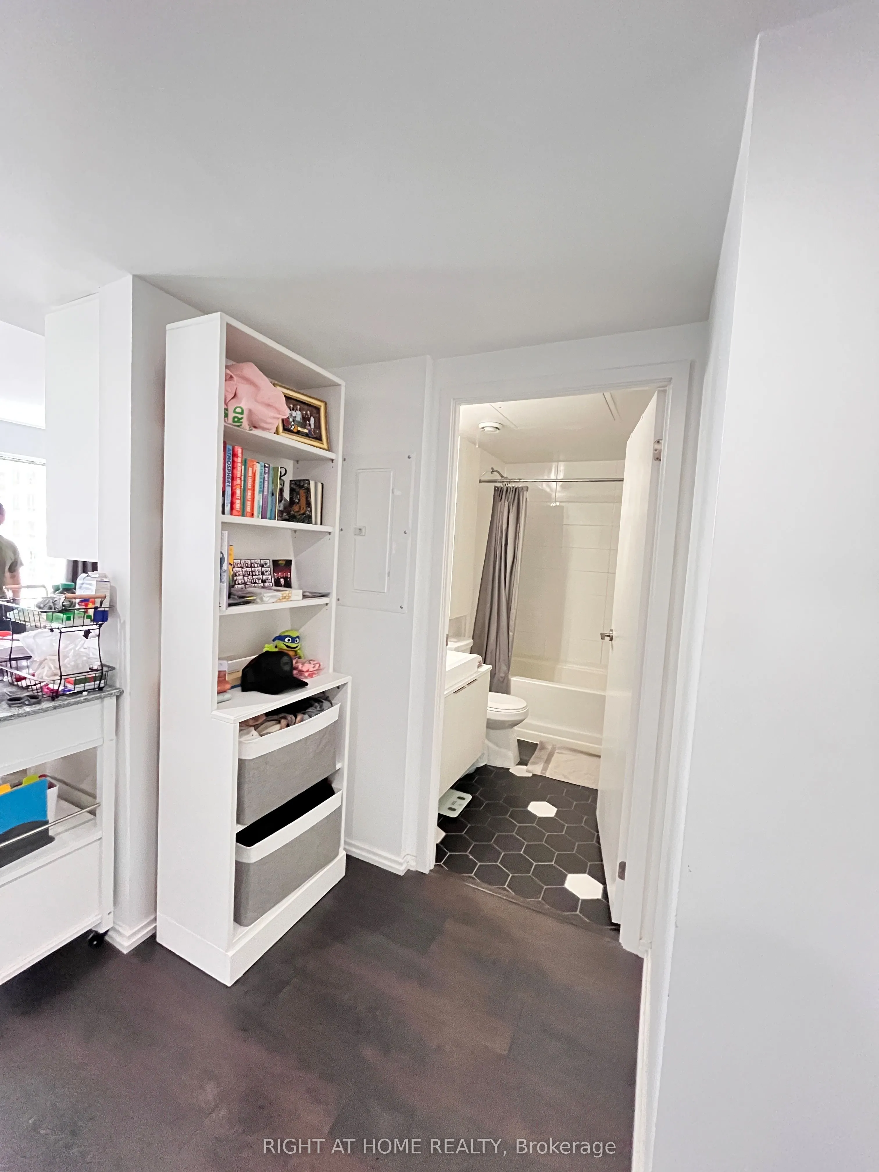 68 Shuter Street, #2303