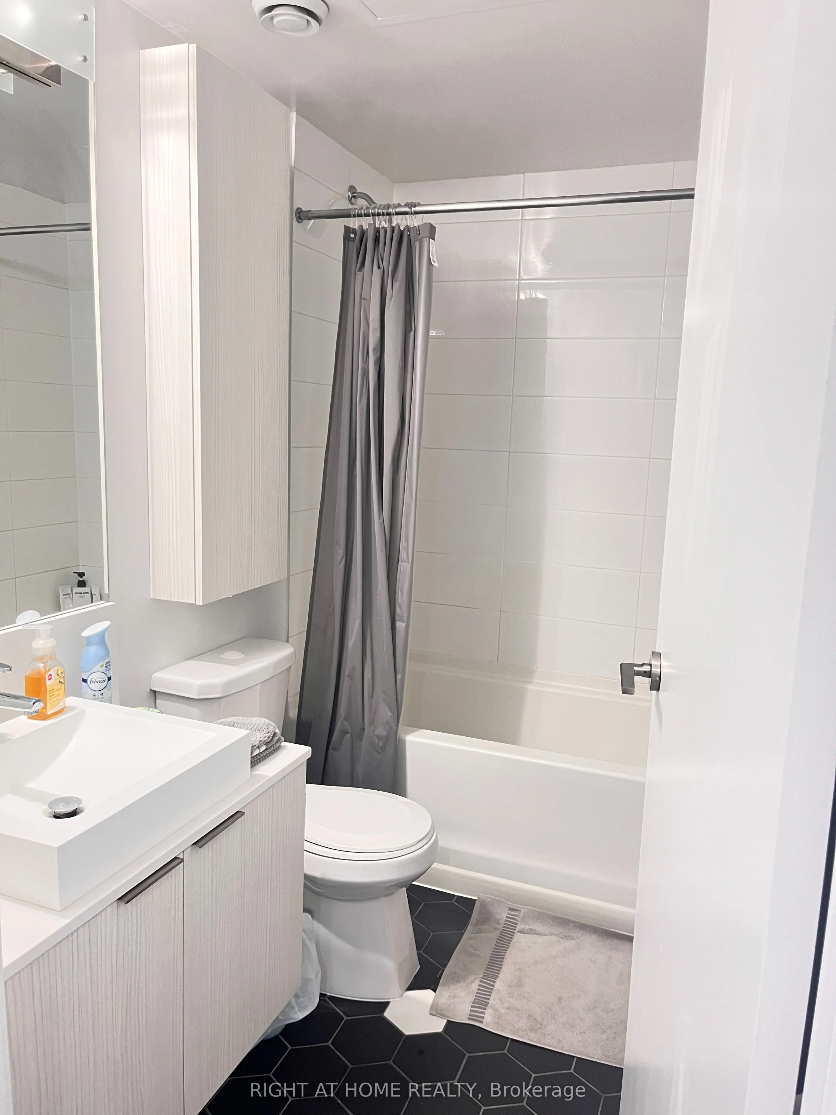 68 Shuter Street, #2303