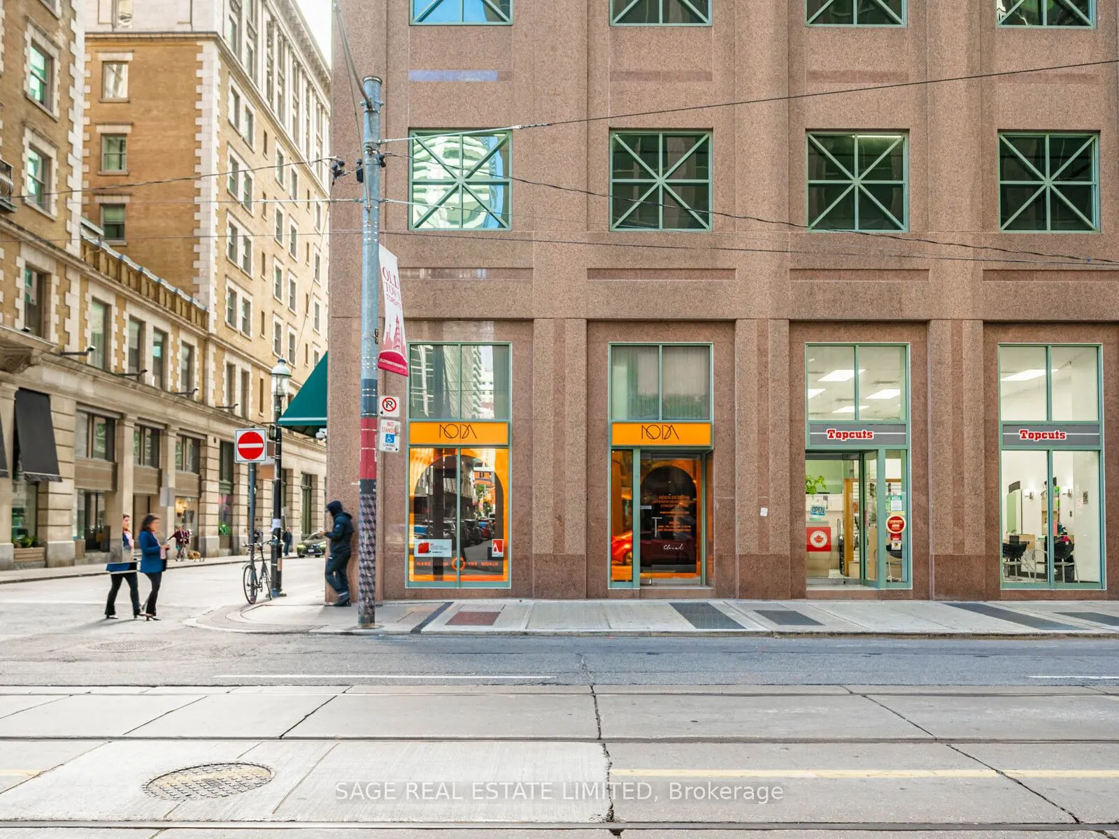 11 King Street E