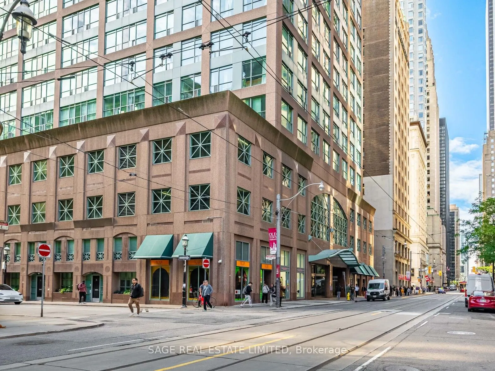11 King Street E
