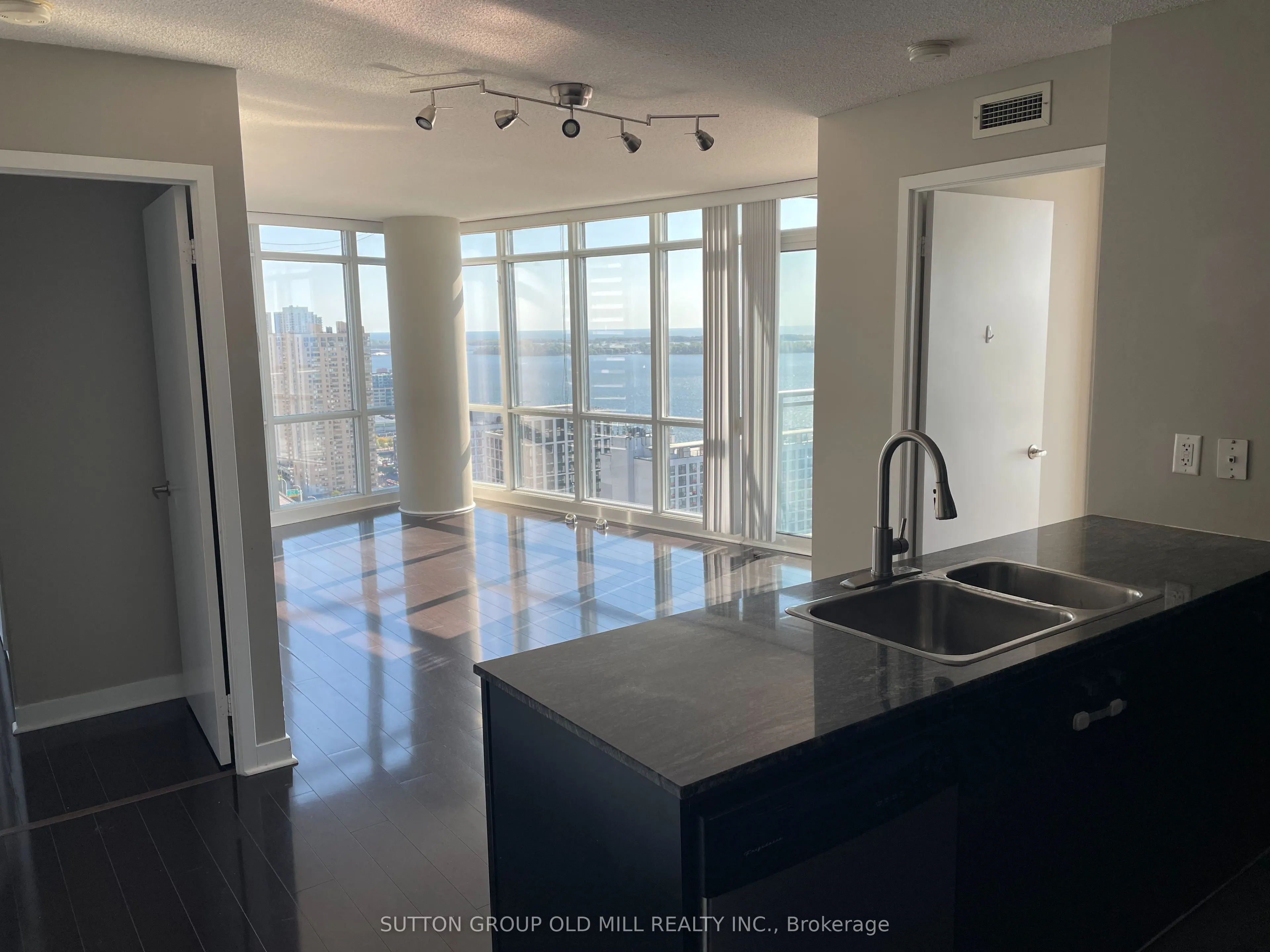 11 Brunel Court, #3610