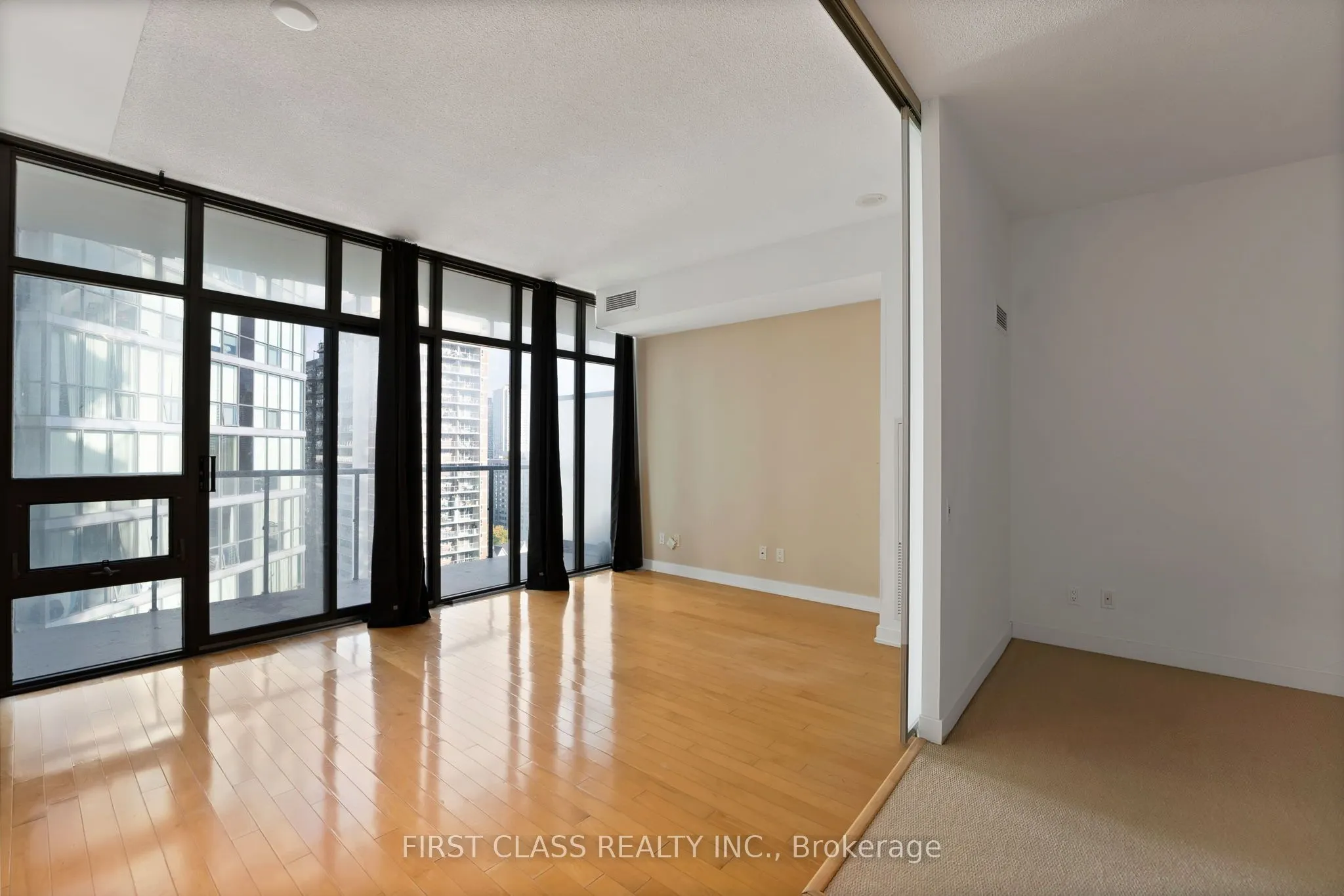33 Charles Street E, #1502