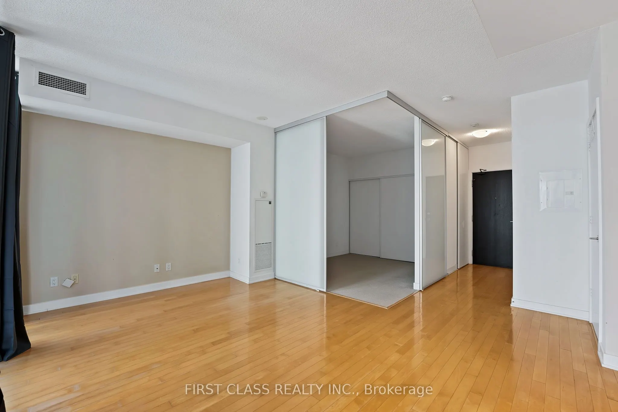 33 Charles Street E, #1502