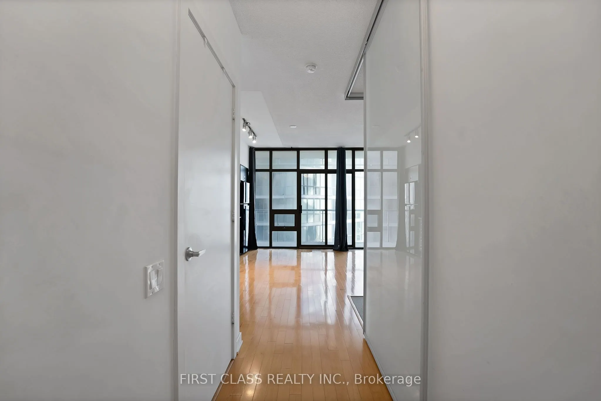 33 Charles Street E, #1502