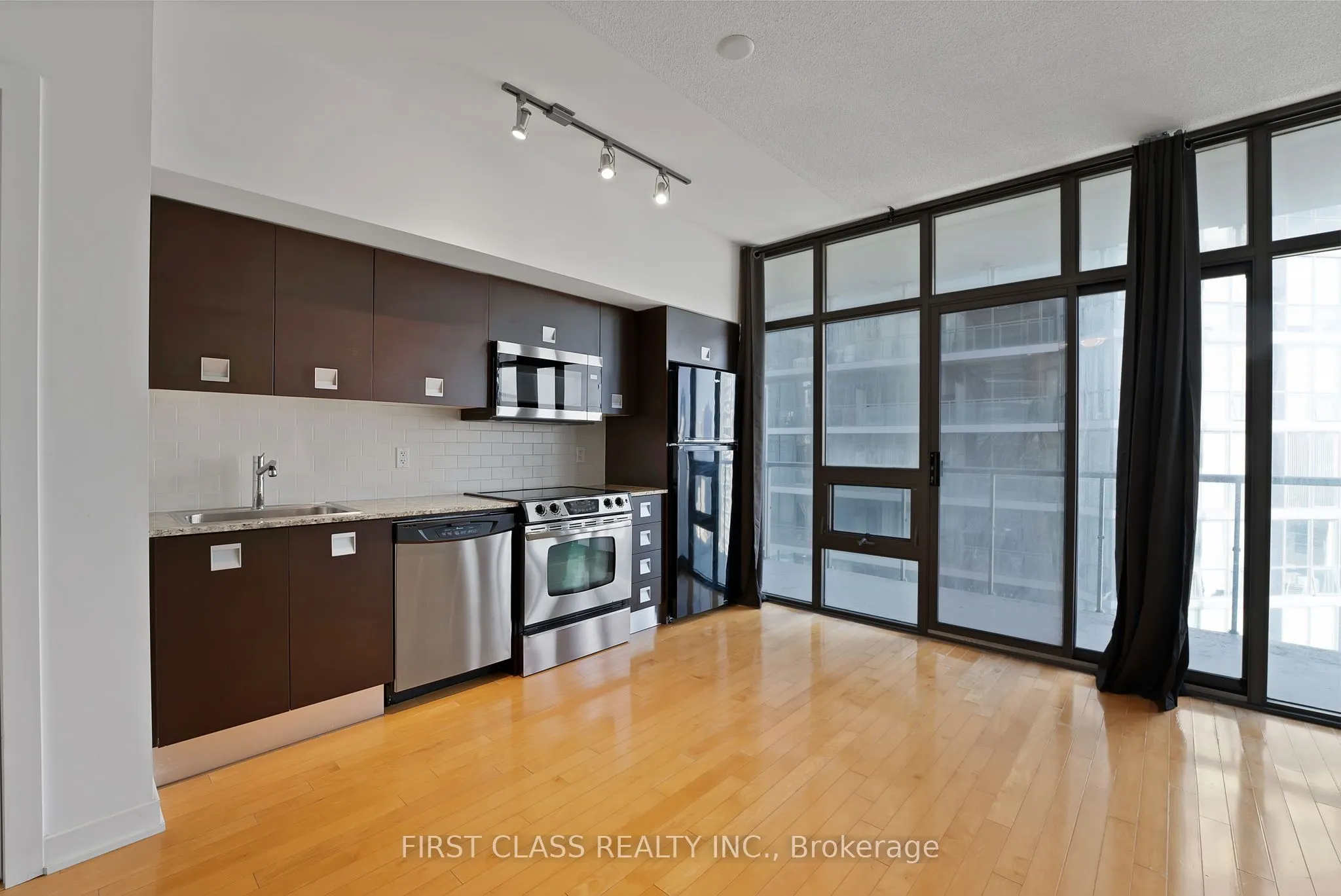 33 Charles Street E, #1502