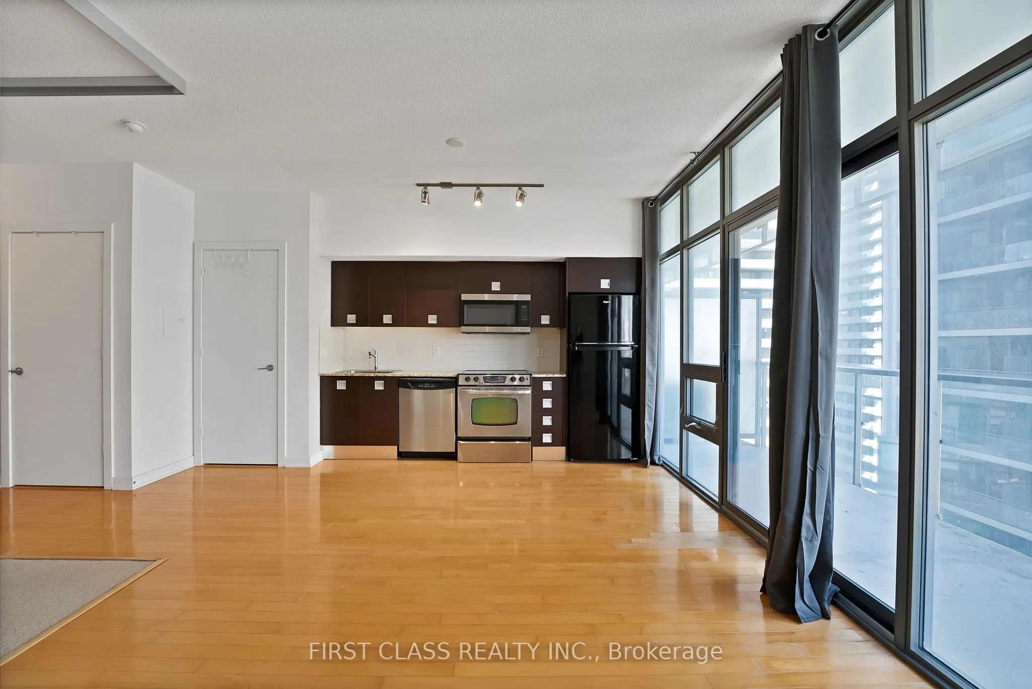33 Charles Street E, #1502