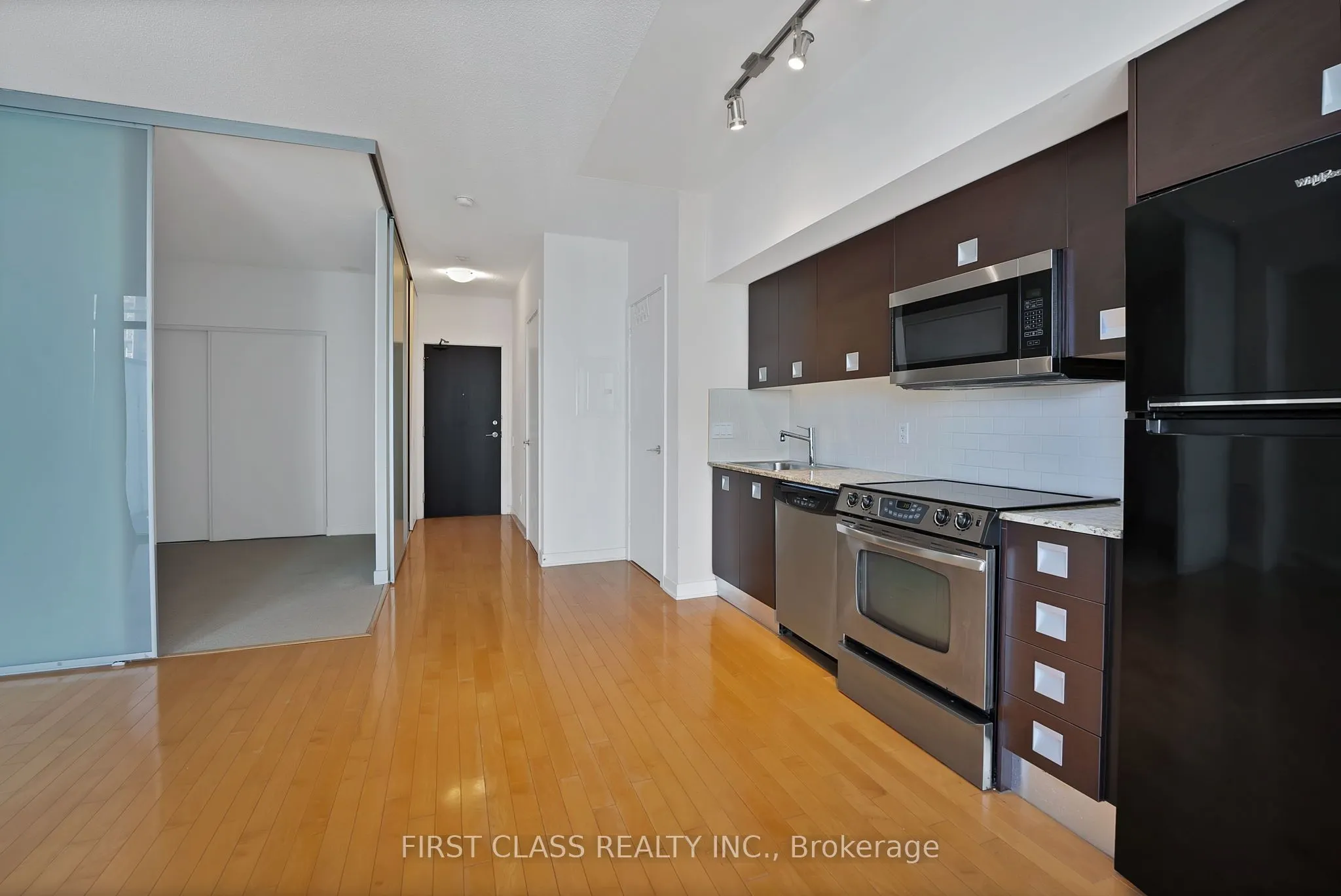 33 Charles Street E, #1502
