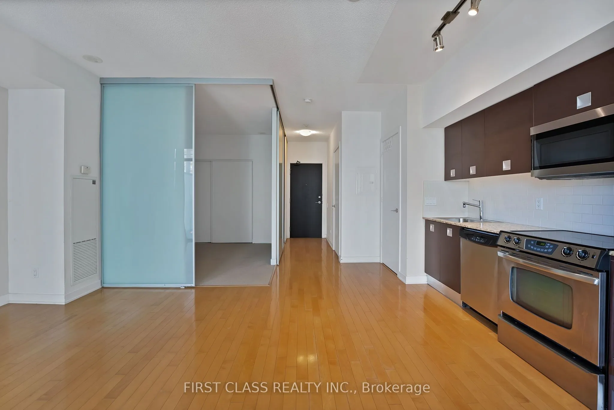 33 Charles Street E, #1502