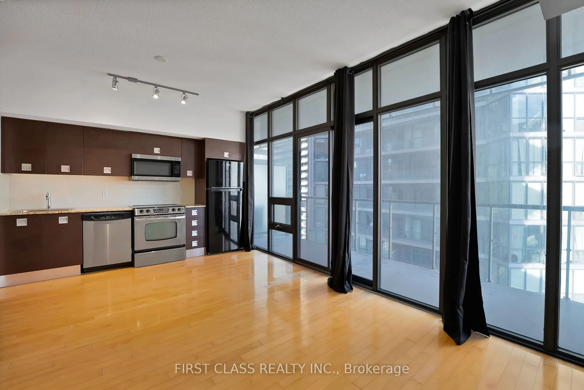 33 Charles Street E, #1502