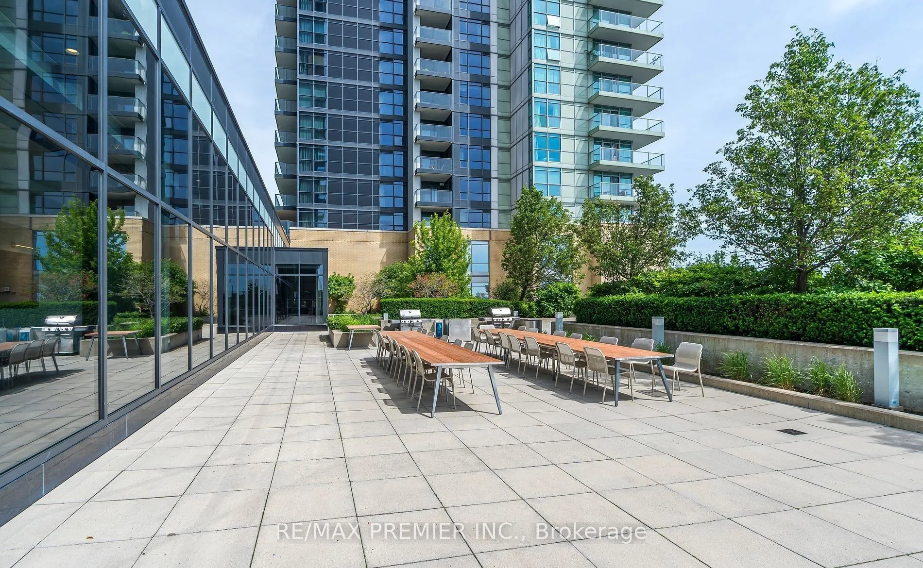33 Singer Court, #2202
