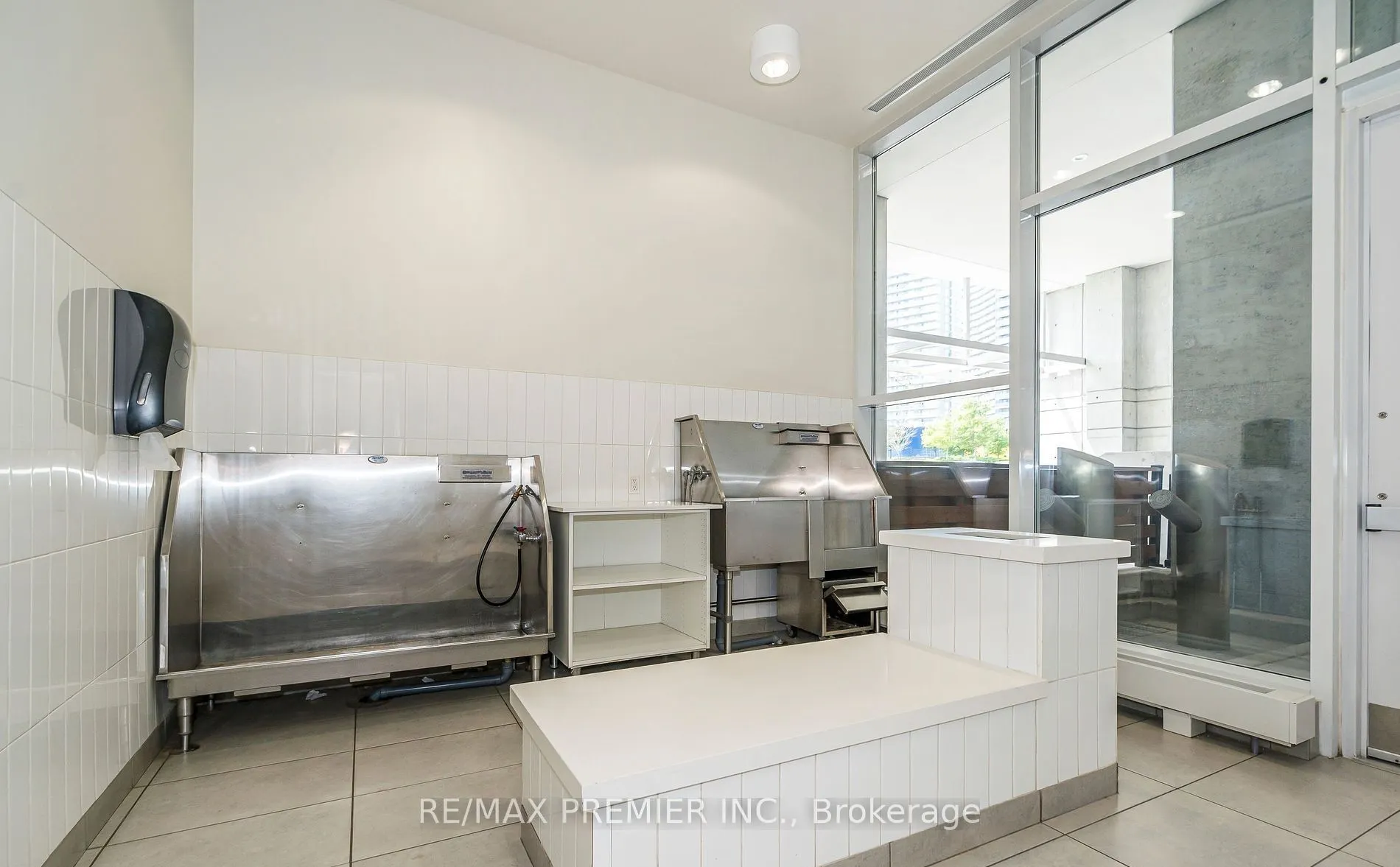 33 Singer Court, #2202