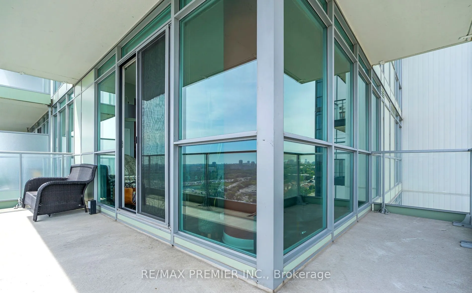 33 Singer Court, #2202