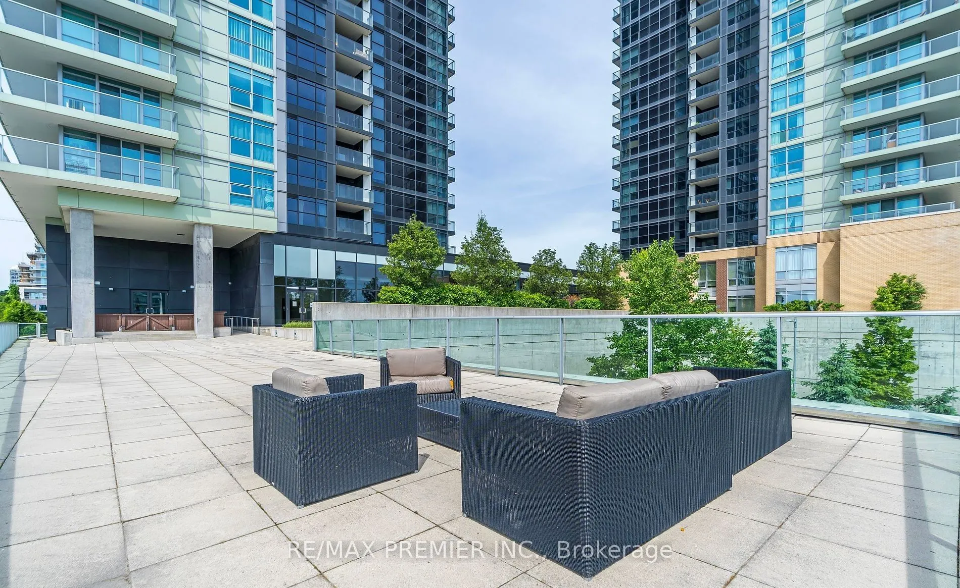 33 Singer Court, #2202