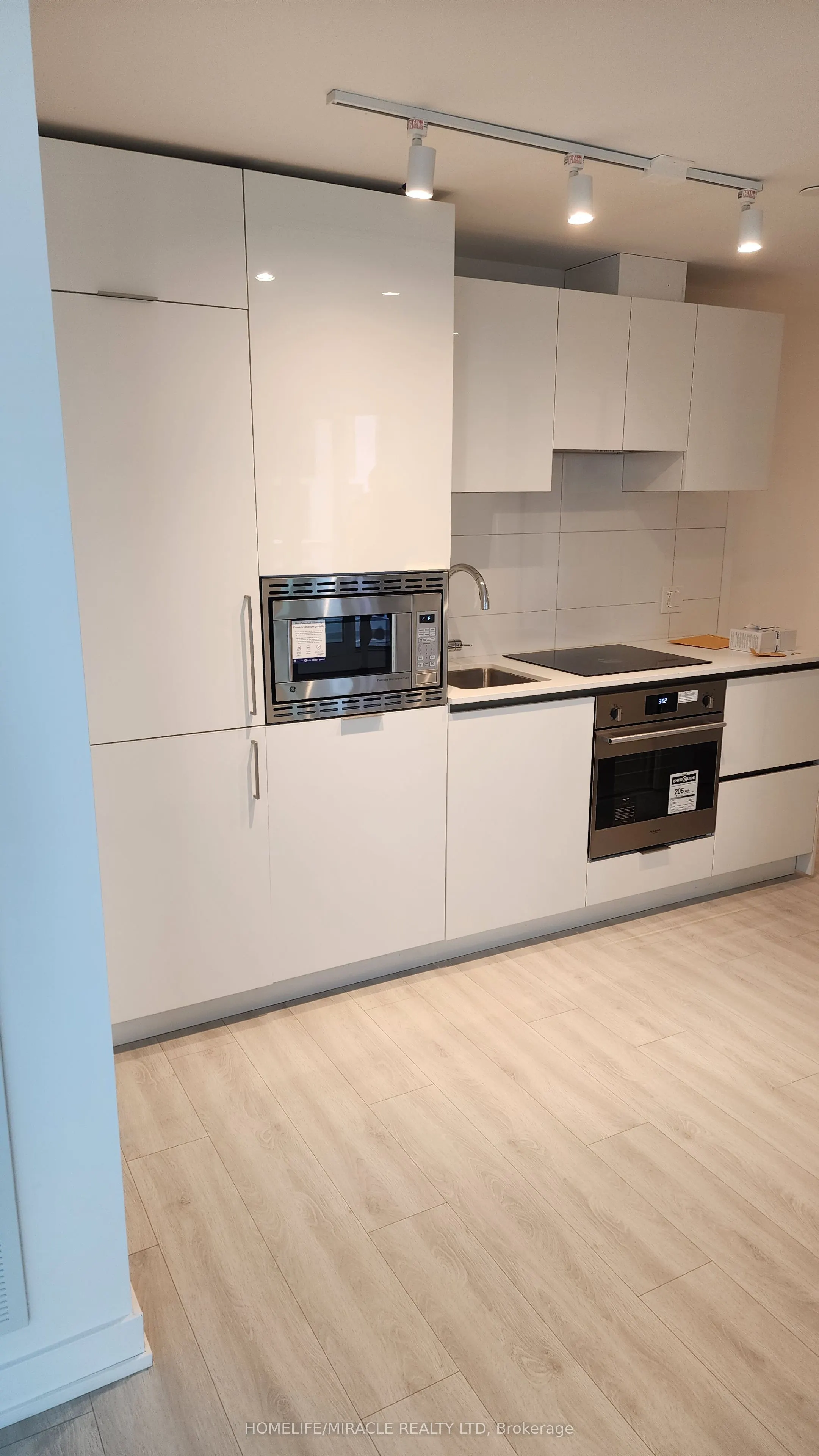230 Simcoe Street, #724