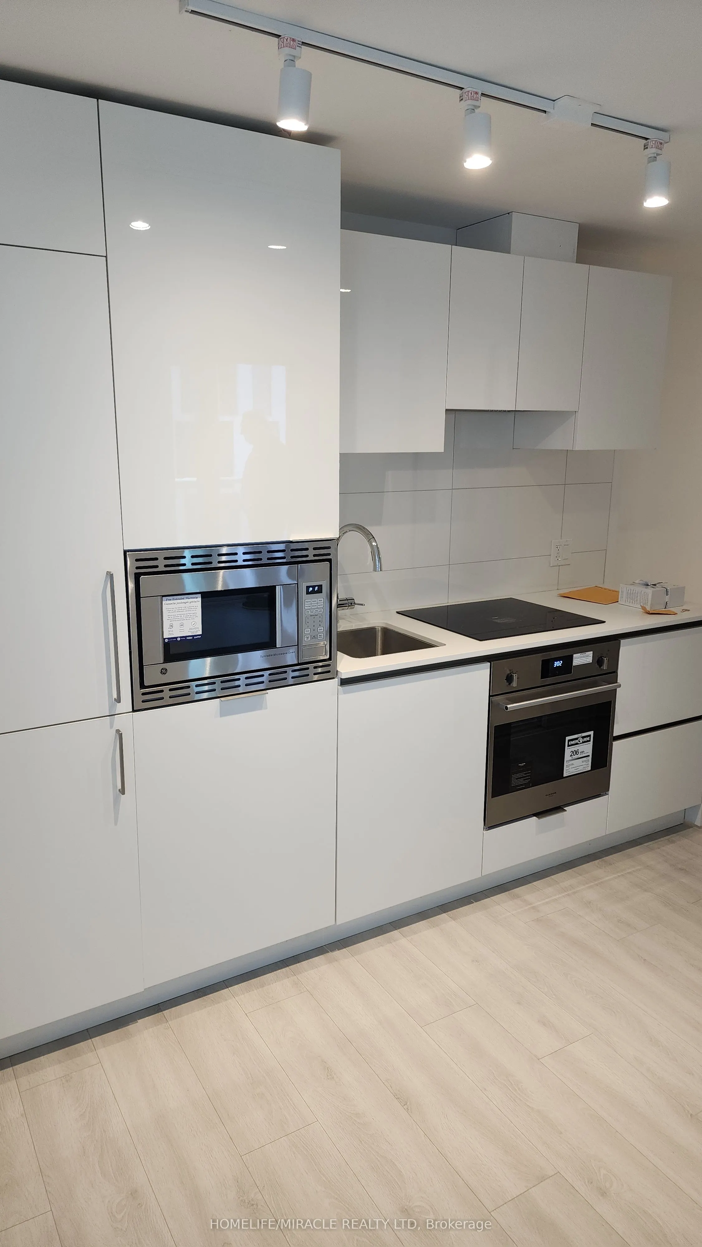 230 Simcoe Street, #724