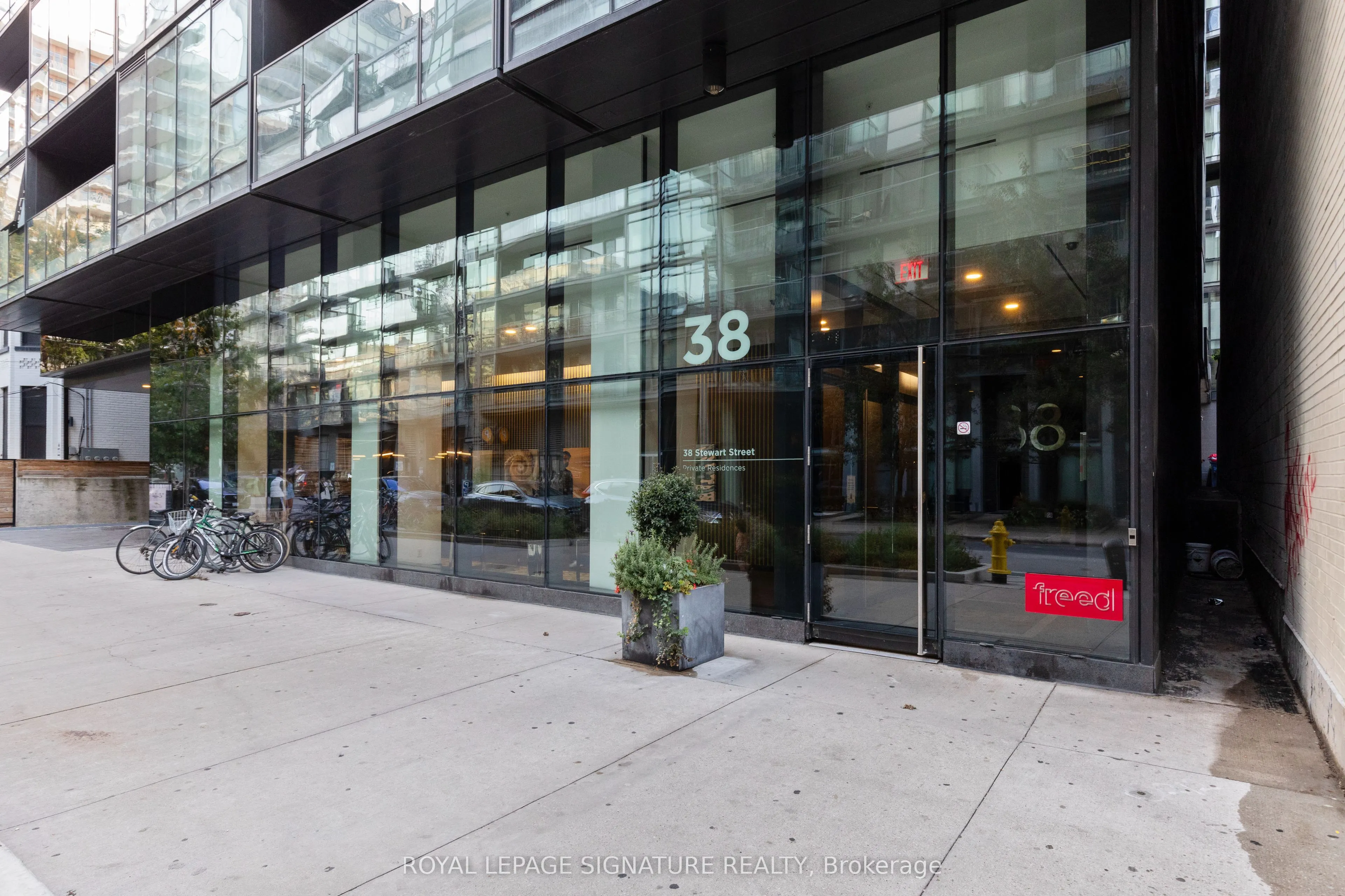 38 Stewart Street, #406