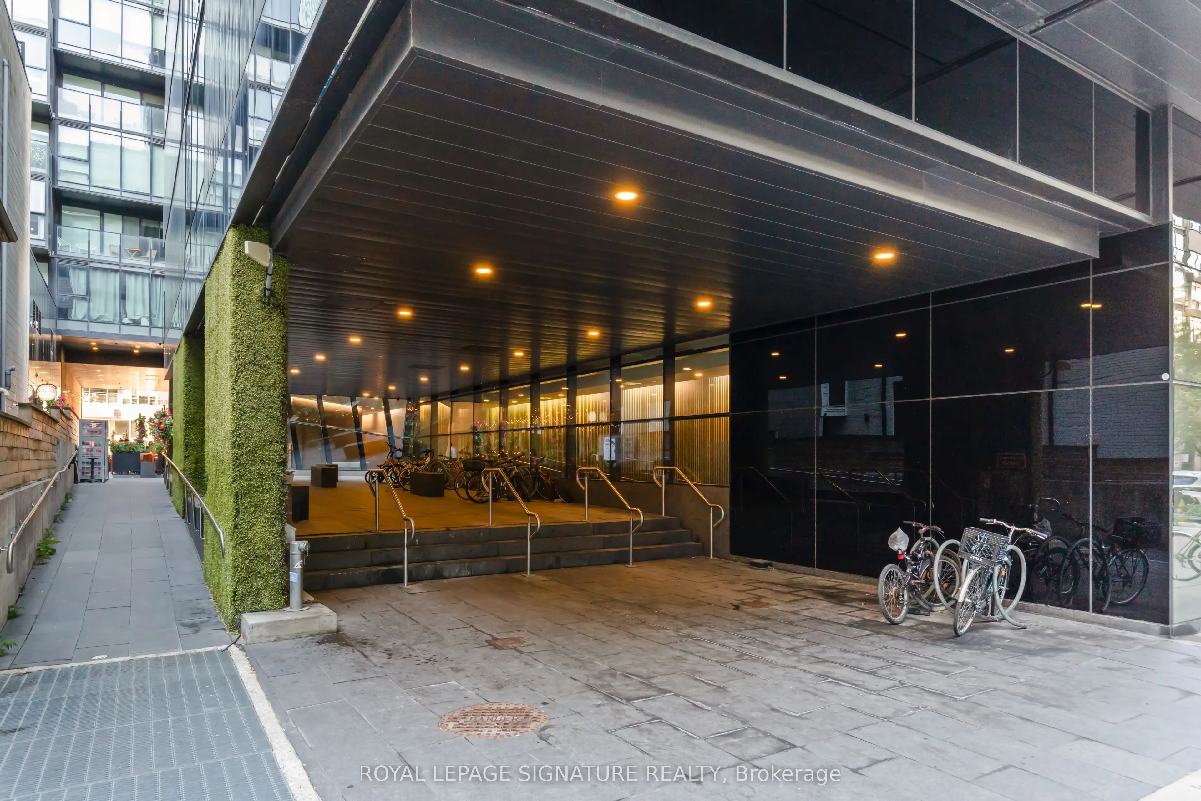 38 Stewart Street, #406