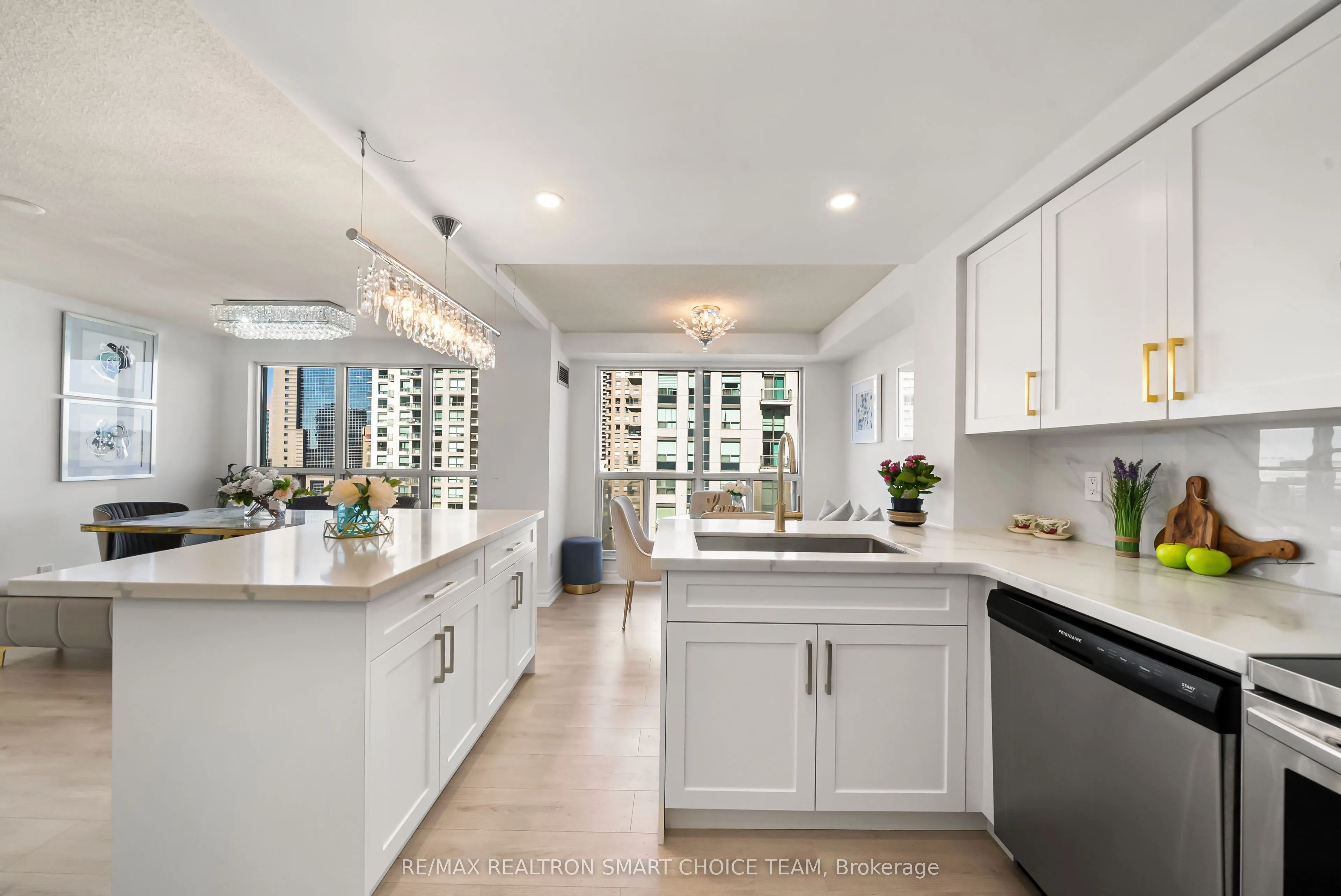 28 Hollywood Avenue, #1211