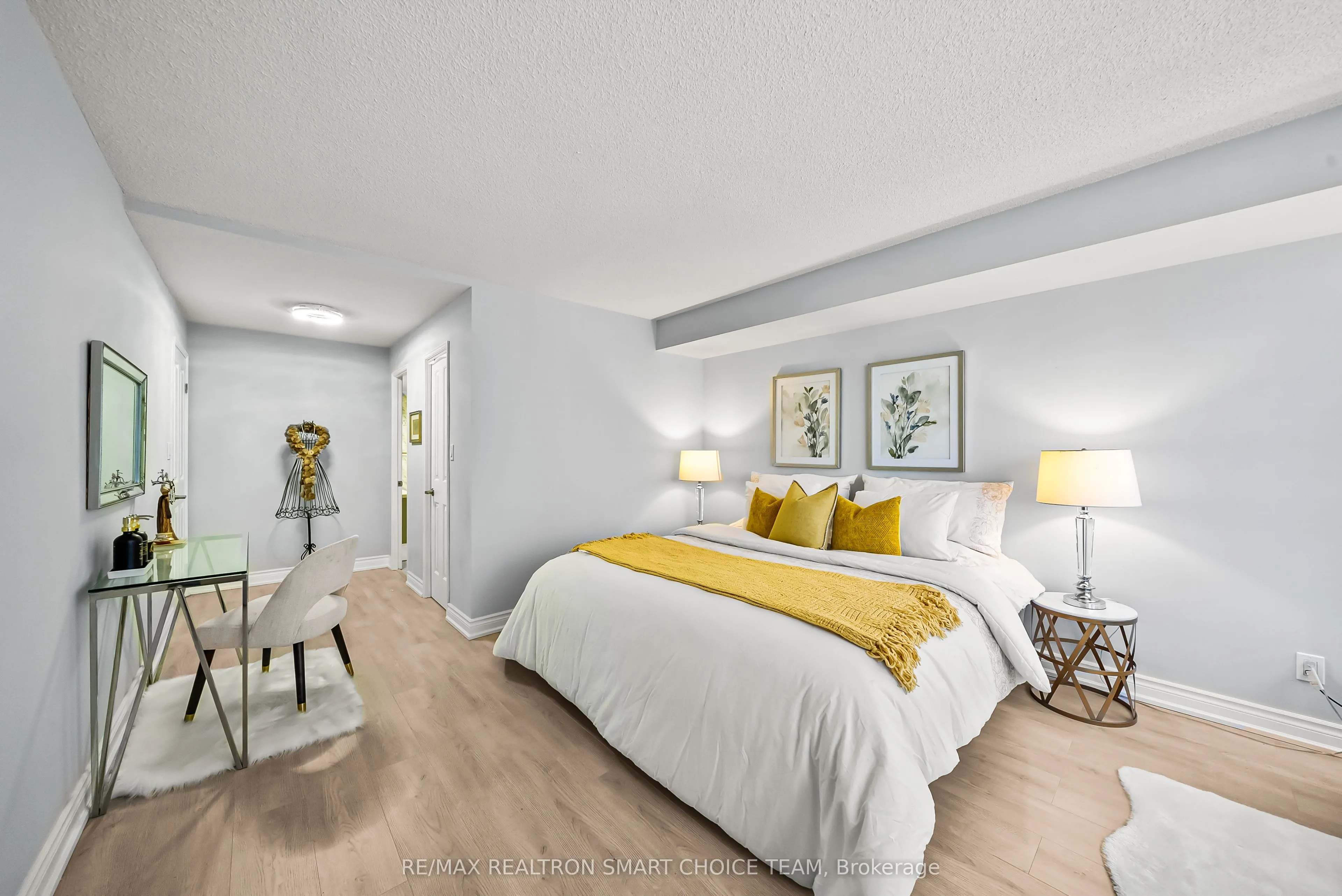 28 Hollywood Avenue, #1211